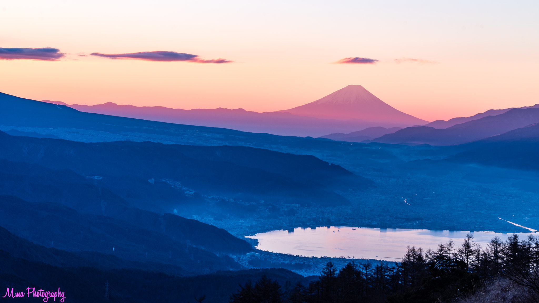 Sony a7S + Sony FE 70-200mm F4 G OSS sample photo. Red fuji is an auspicious landscape photography