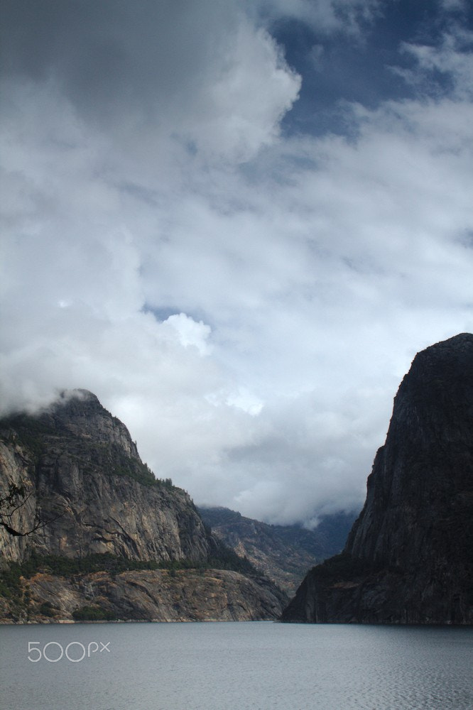 Canon EF-S 18-55mm F3.5-5.6 II sample photo. Clouds over the lake, yosemite national park photography