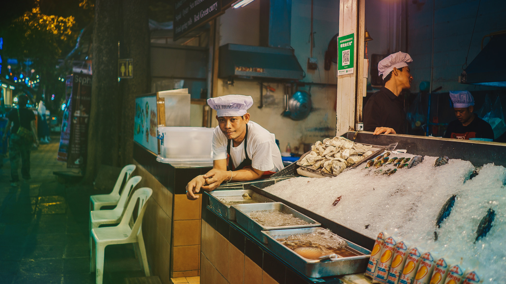 Sony FE 28mm F2 sample photo. Cook photography