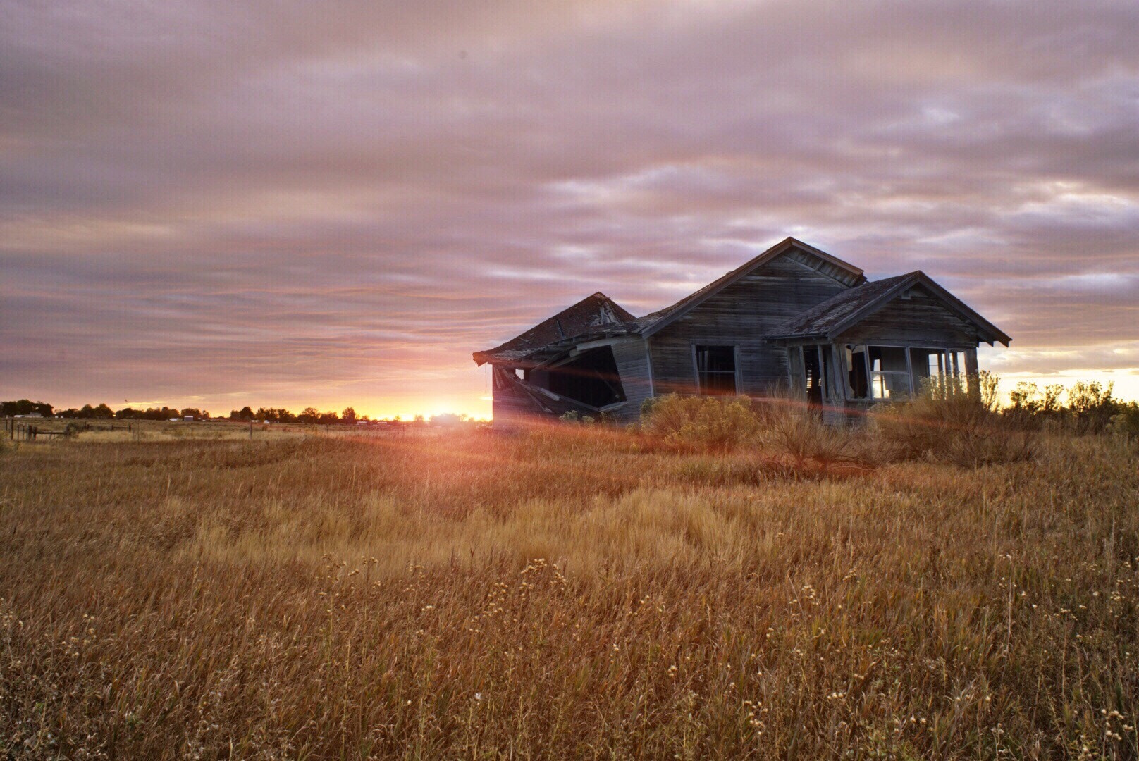 Tamron 18-270mm F3.5-6.3 Di II PZD sample photo. Dilapidated home in n. fort collins photography