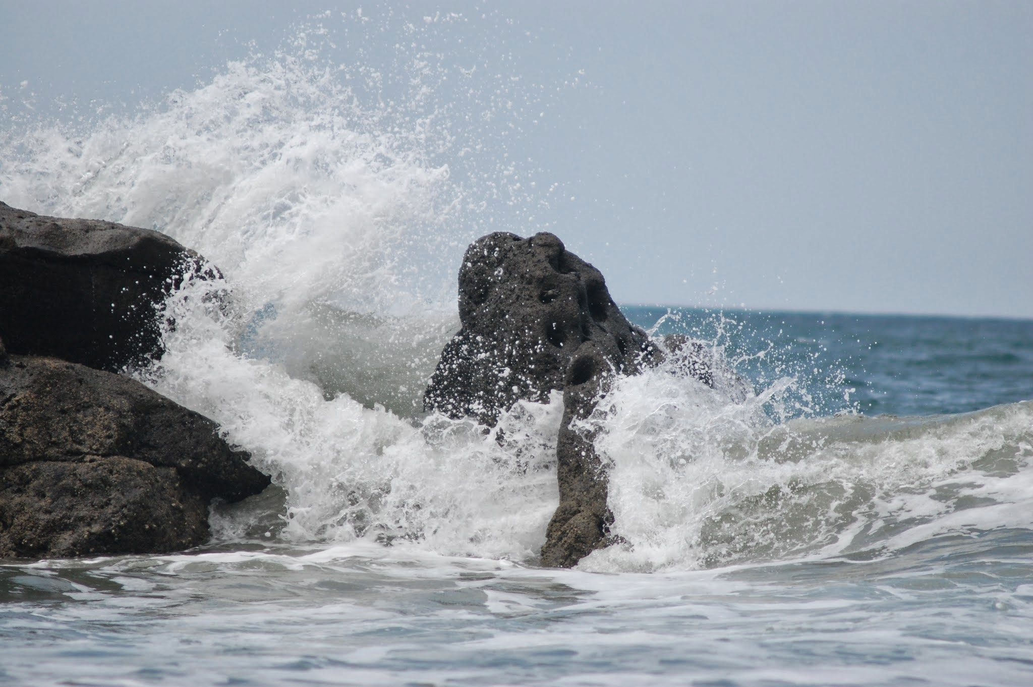 AF Zoom-Nikkor 75-300mm f/4.5-5.6 sample photo. Wave and rock  photography