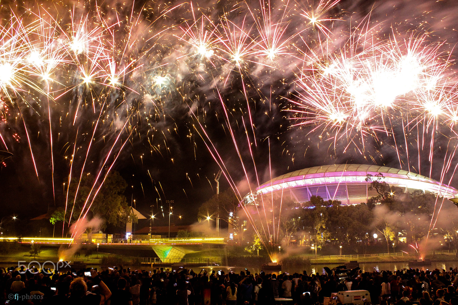 Canon EOS 550D (EOS Rebel T2i / EOS Kiss X4) sample photo. Adelaide new year's eve fireworks photography