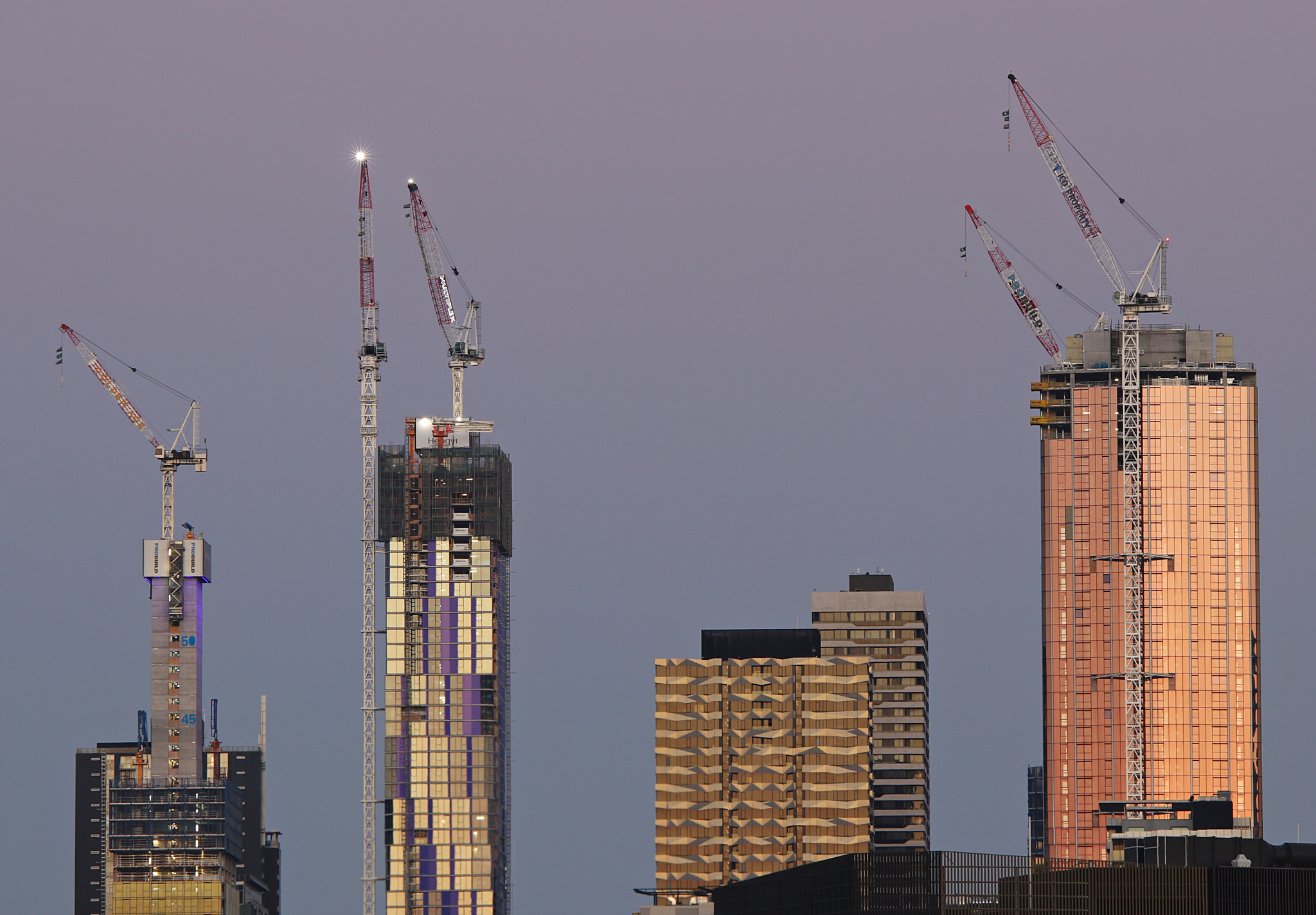 Canon EOS 80D + Sigma 70-200mm F2.8 EX DG OS HSM sample photo. Buildings and cranes photography
