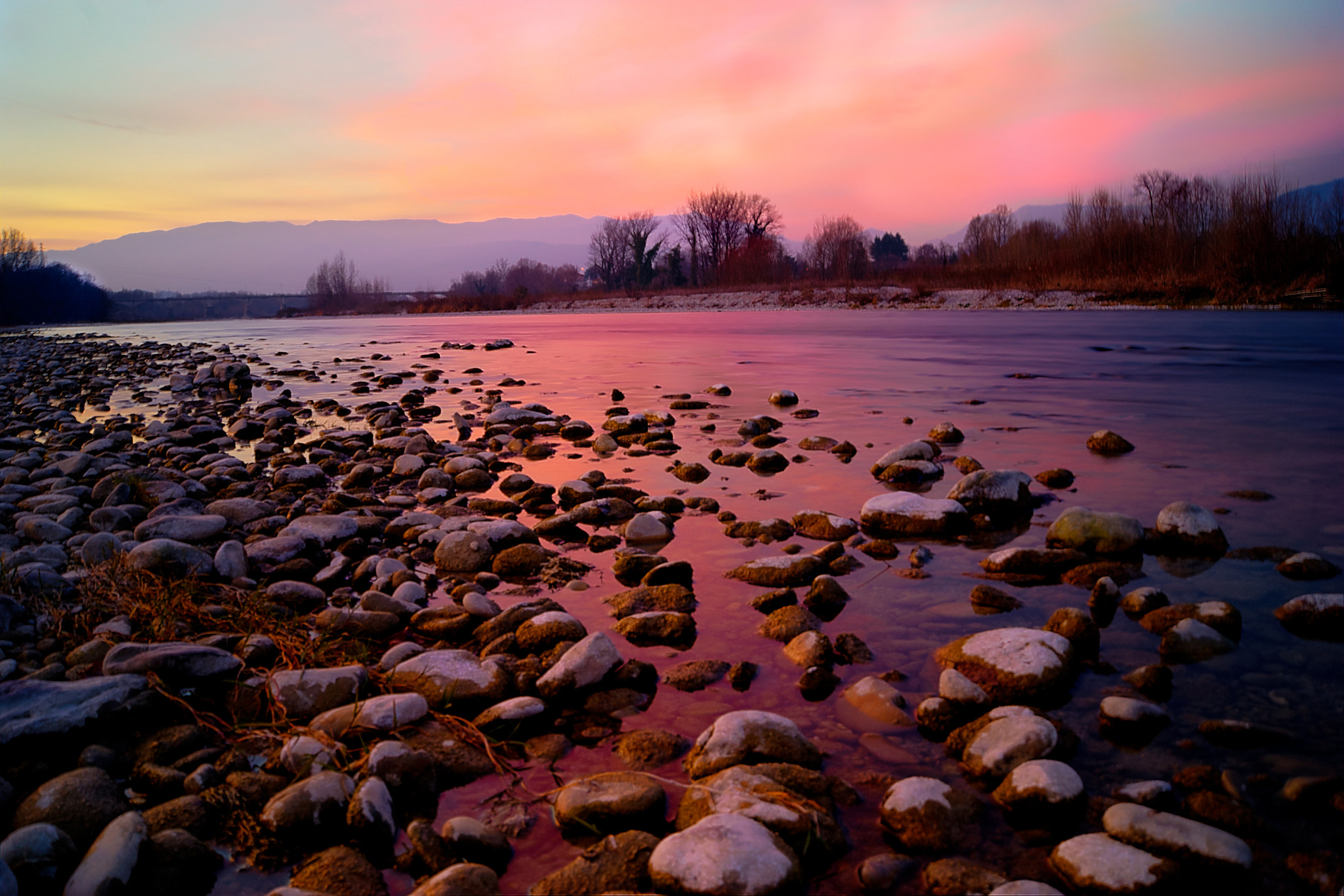 Sony Alpha DSLR-A390 + Sony DT 18-55mm F3.5-5.6 SAM sample photo. Sunset on the river photography