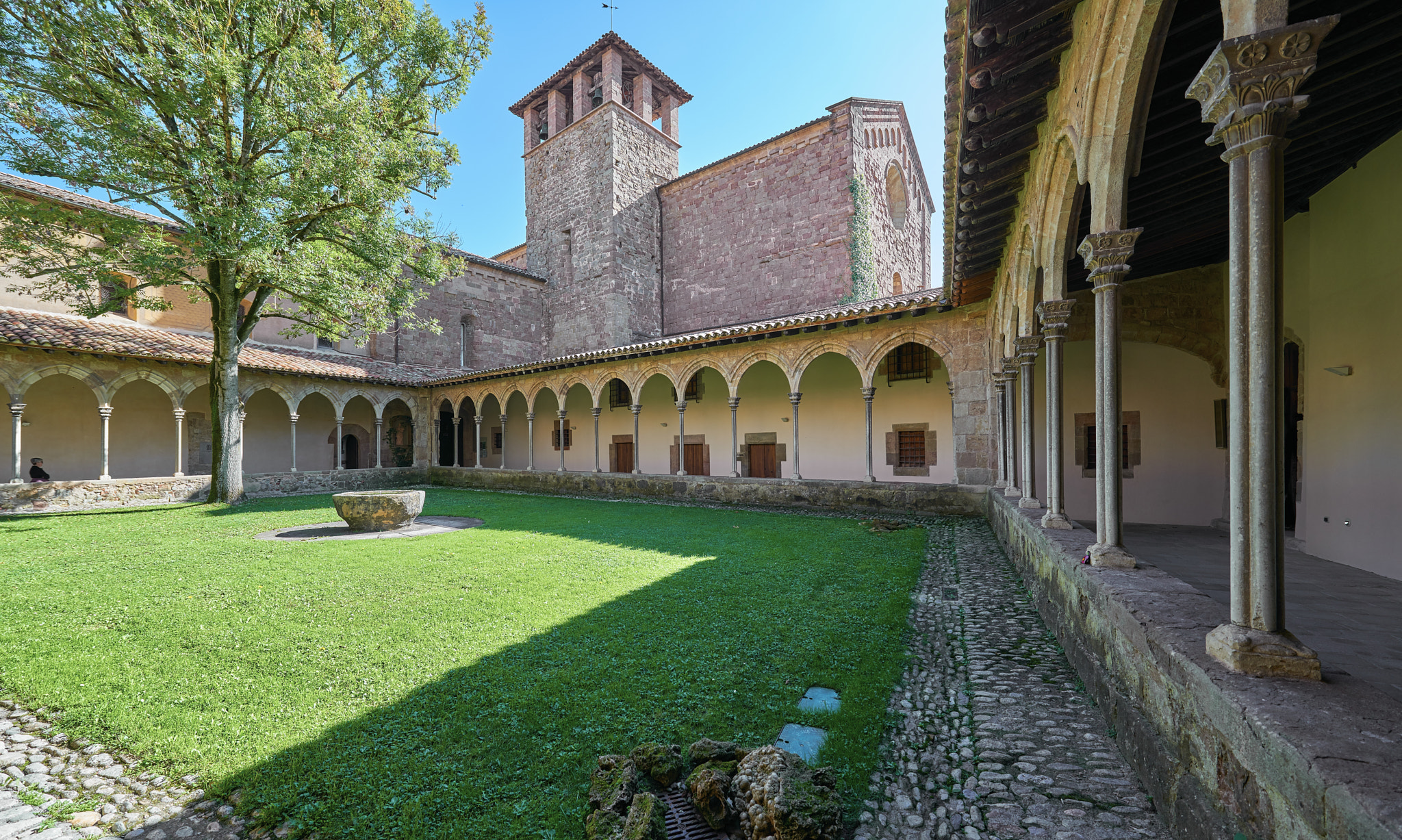 Nikon AF-S Nikkor 14-24mm F2.8G ED sample photo. Monasterio de san juan de las abadesas photography