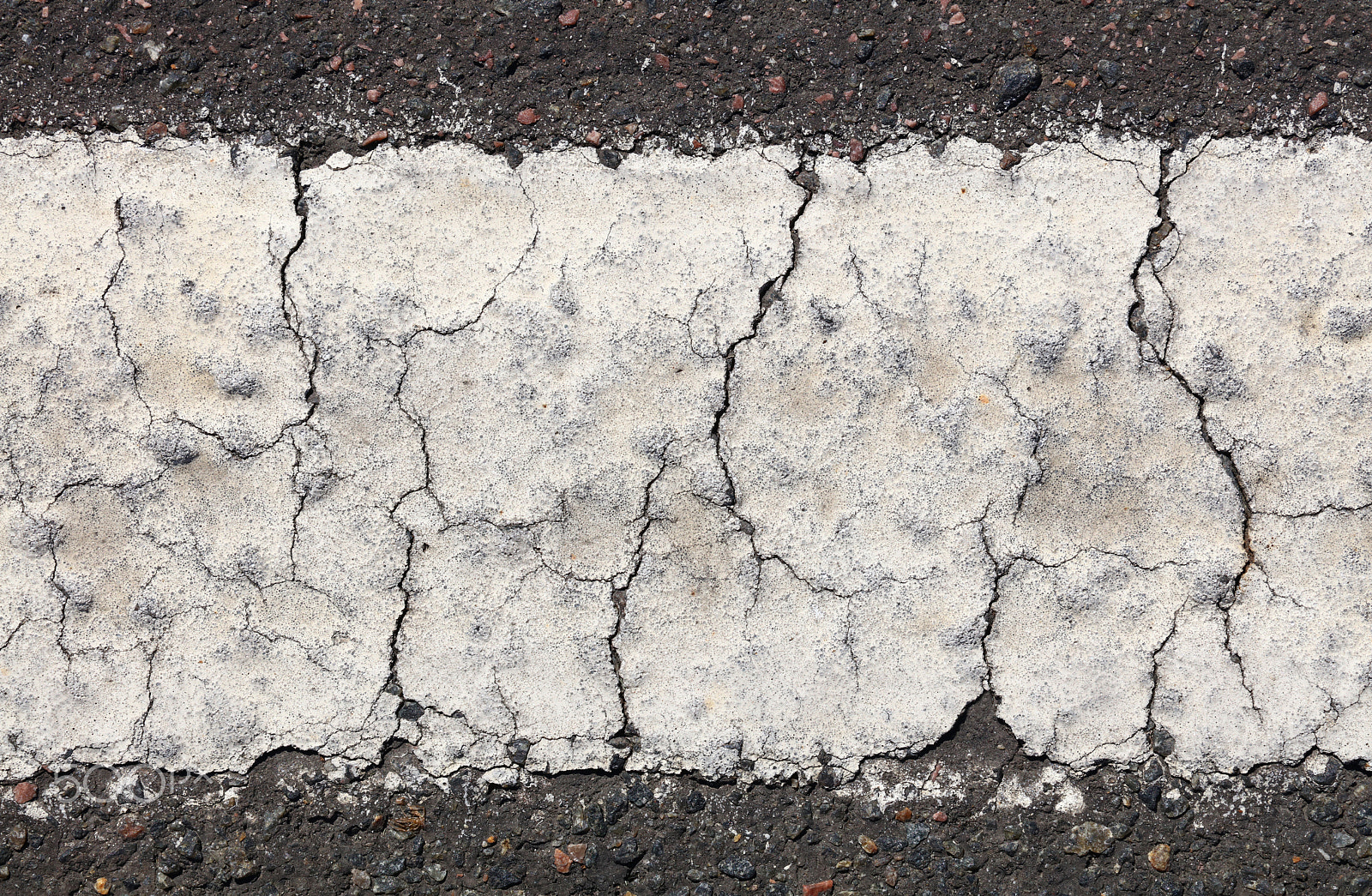 Canon EOS 5DS + Canon EF 24-105mm F3.5-5.6 IS STM sample photo. Cracked white road marking close up photography
