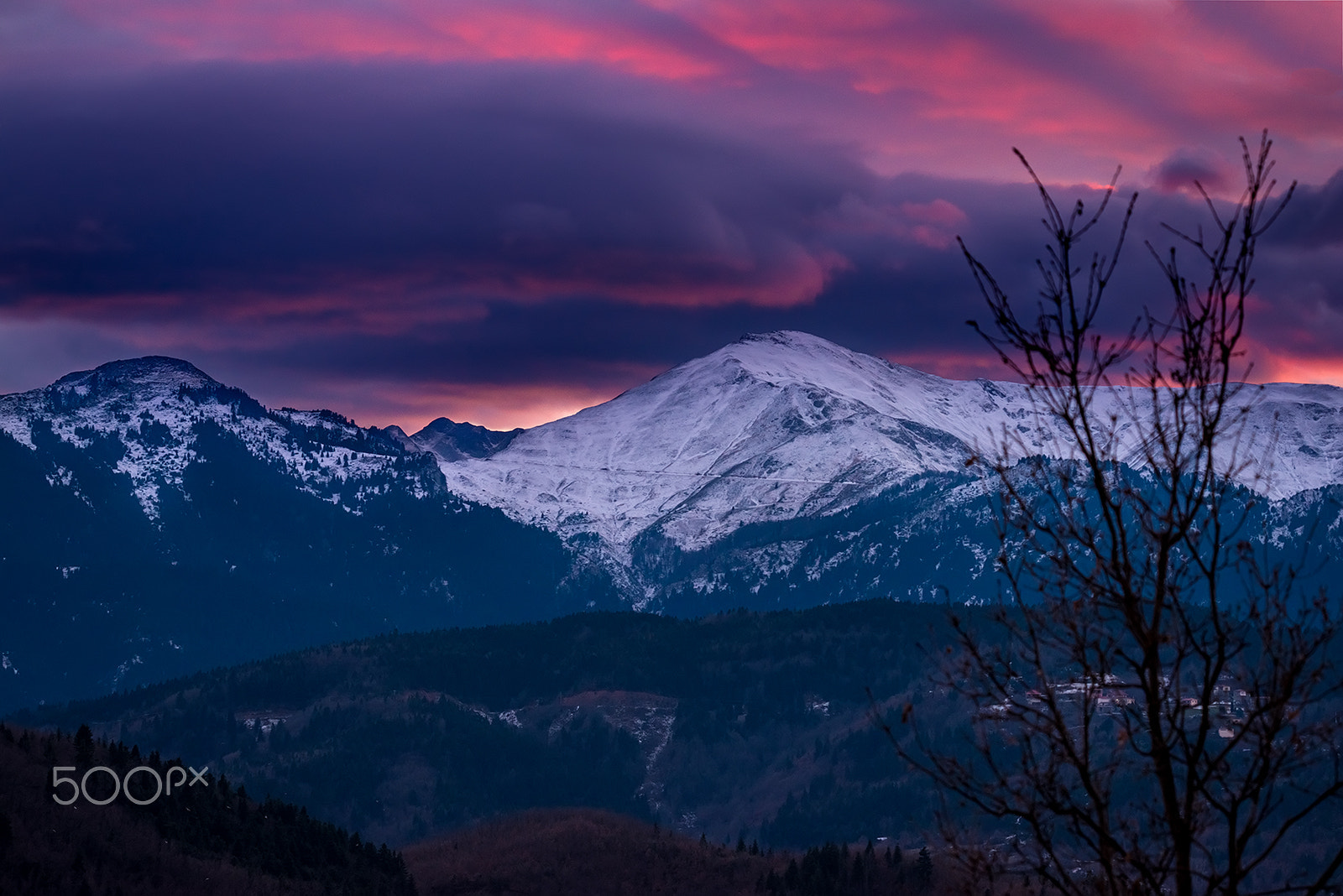 Nikon D610 + Tamron SP 150-600mm F5-6.3 Di VC USD sample photo. Sunset in the mountains photography