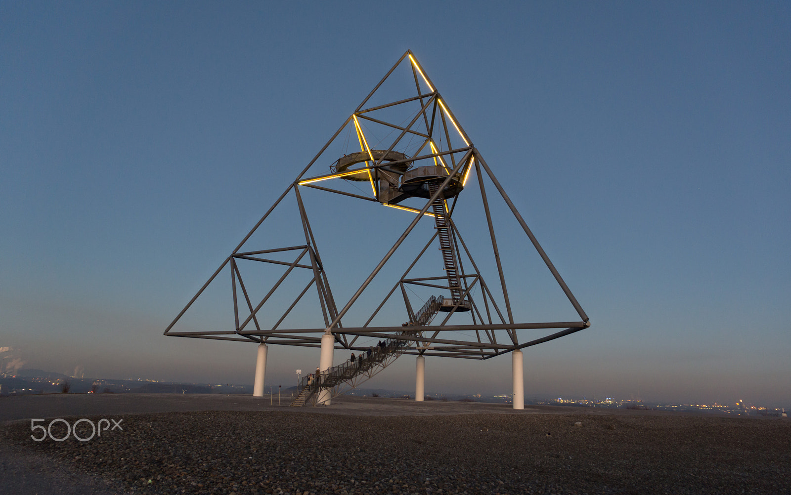Sony DT 16-105mm F3.5-5.6 sample photo. Sunset in halde tetraeder_bottrop photography