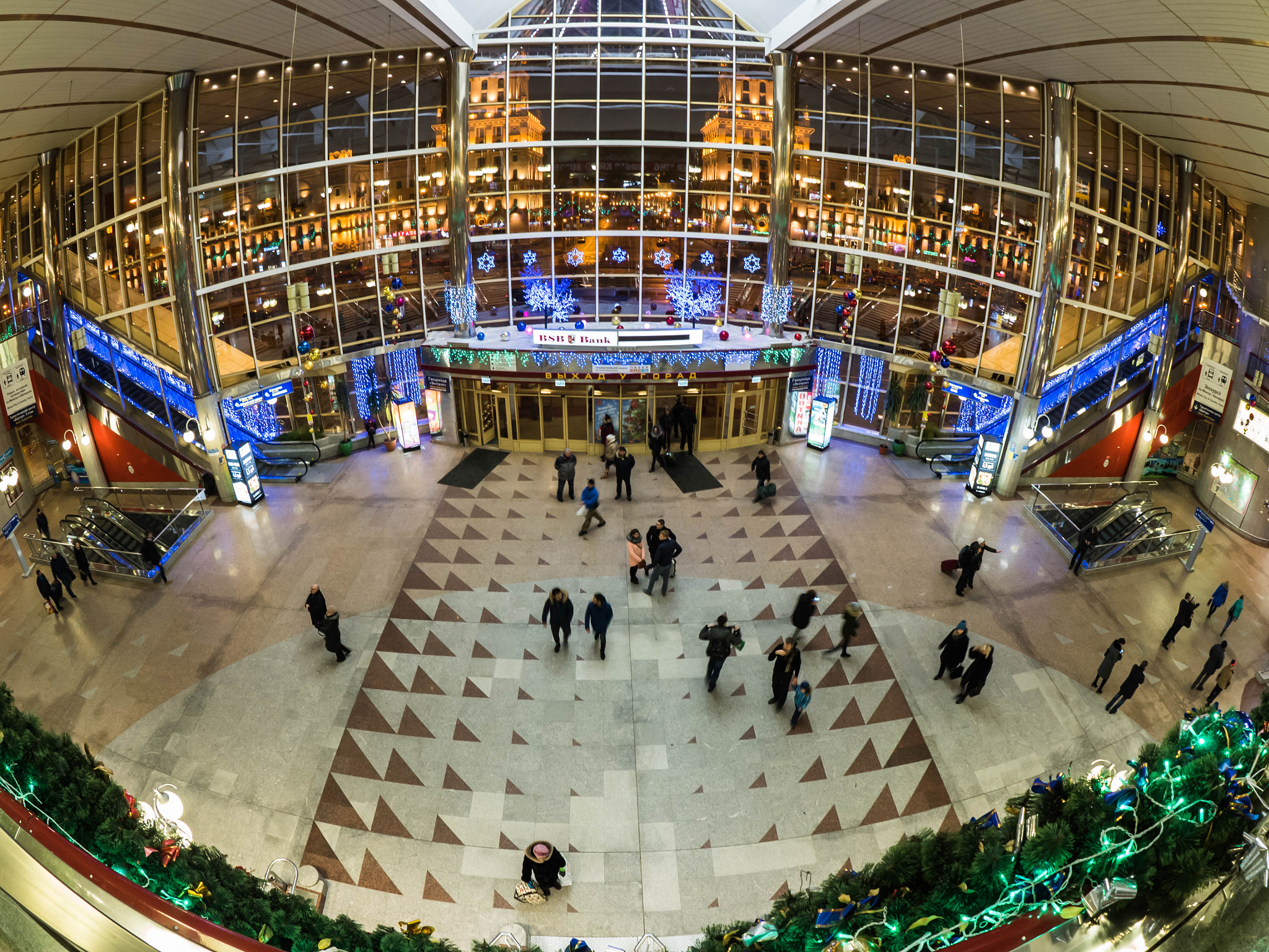 Panasonic Lumix DMC-GH4 + OLYMPUS M.8mm F1.8 sample photo. Inside minsk railway station photography