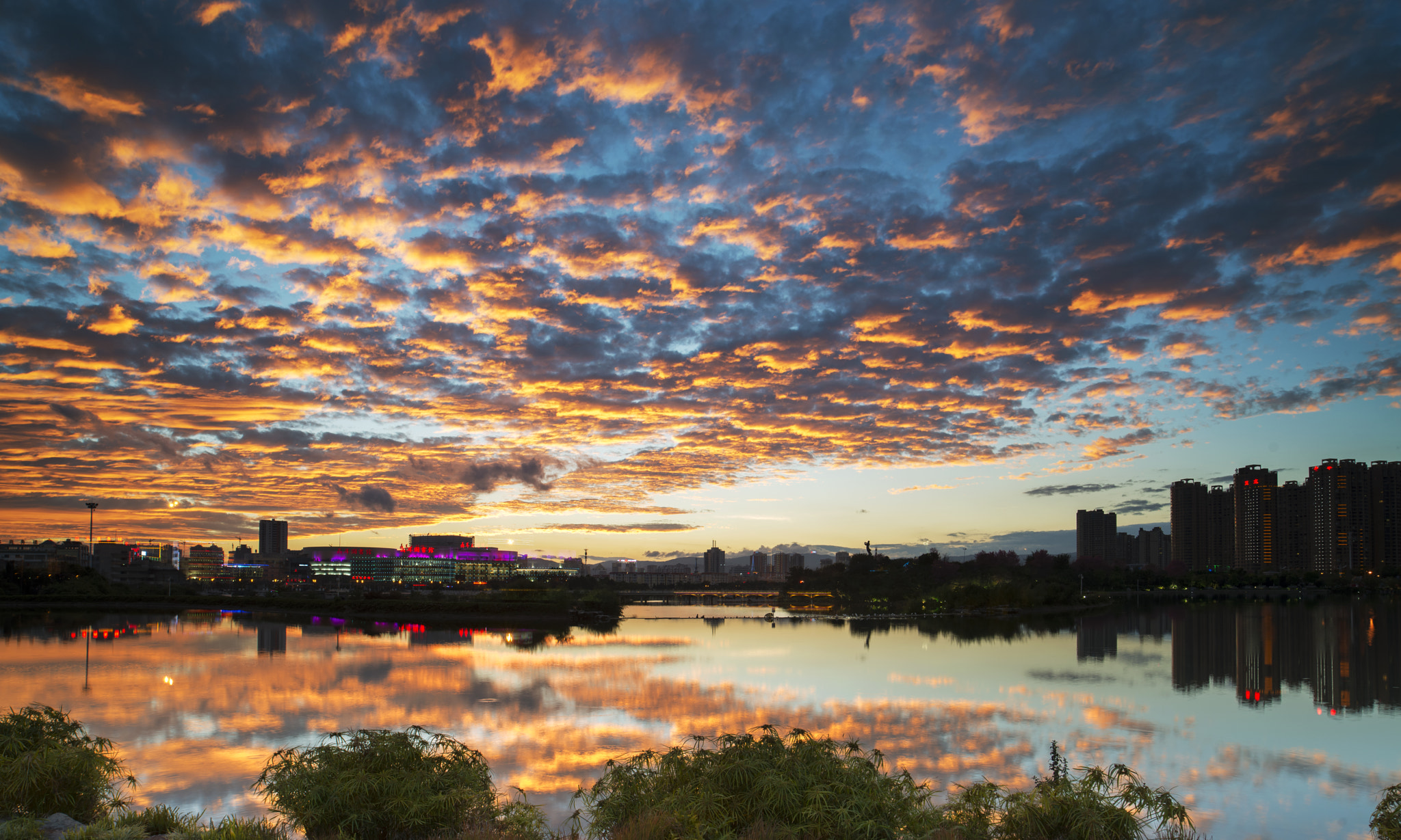 Nikon D800E sample photo. Sunset reflected yuxi lake photography