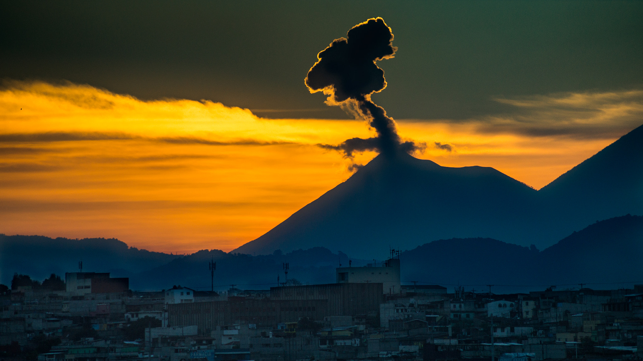 Sony SLT-A35 sample photo. Volcán de fuego guatemala photography
