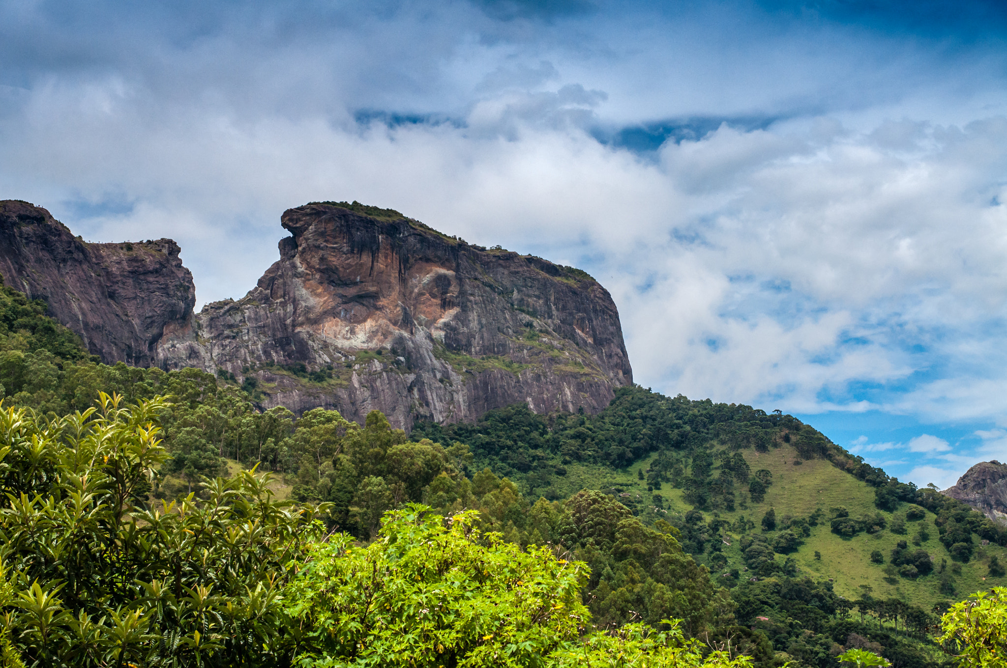 Nikon D5000 + AF Nikkor 50mm f/1.4 sample photo. Pedra do baú photography