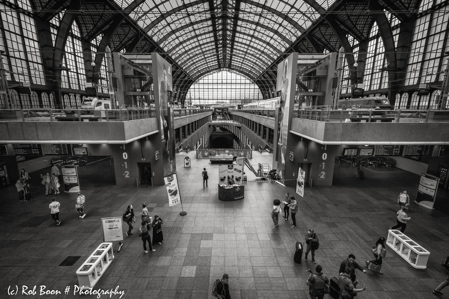 Canon EF 16-35mm F4L IS USM sample photo. Train station, antwerpen 4 photography