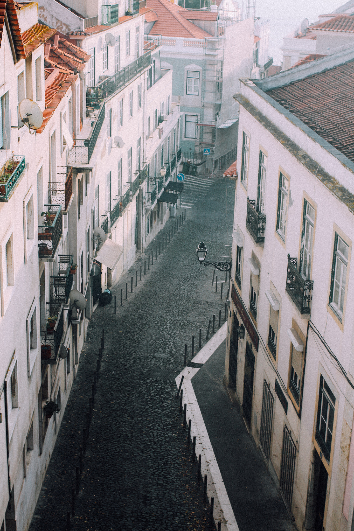 Canon EOS 650D (EOS Rebel T4i / EOS Kiss X6i) + Canon EF 40mm F2.8 STM sample photo. Keep the streets empty for me photography