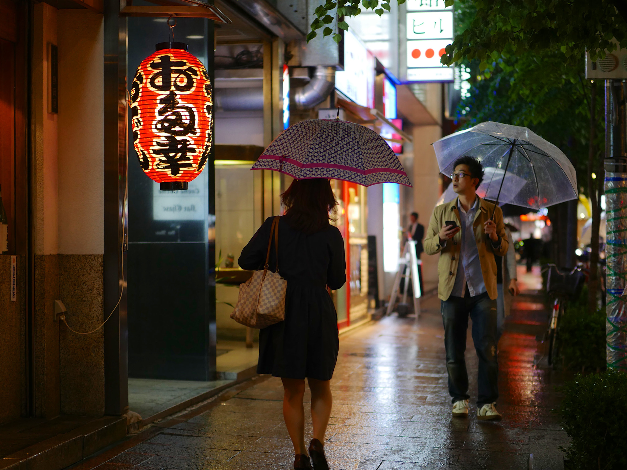 Panasonic Leica DG Nocticron 42.5mm F1.2 ASPH OIS sample photo. Rainy night in ginza photography