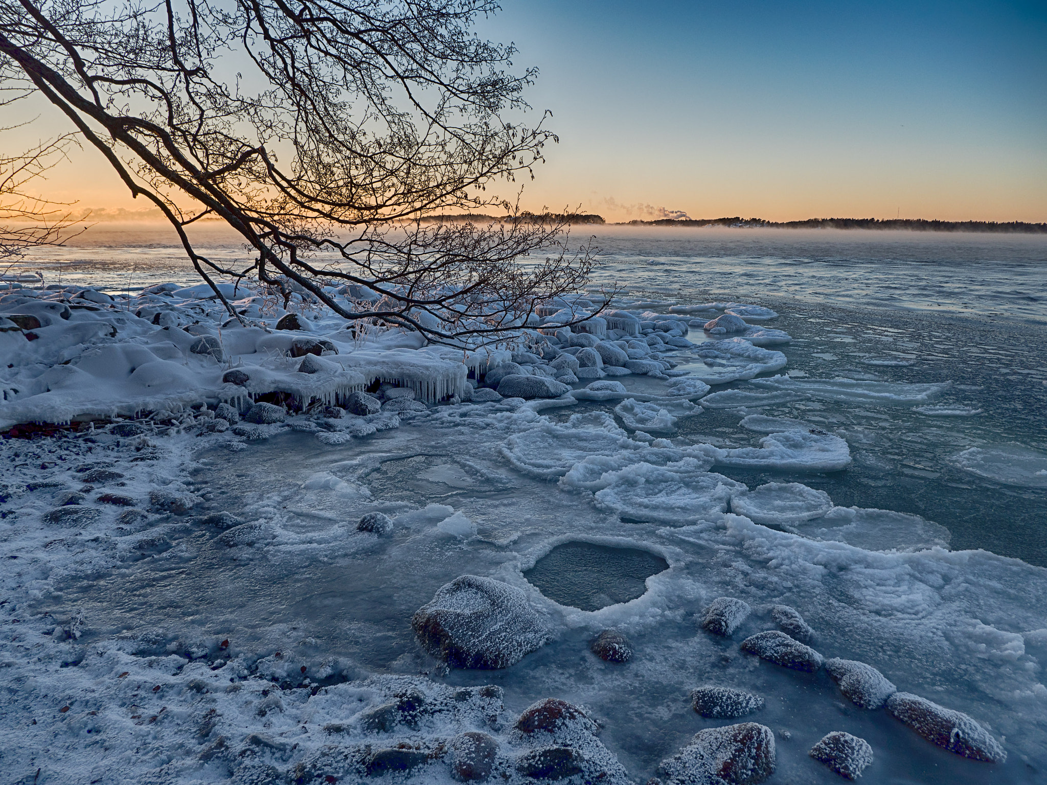 LUMIX G VARIO 12-60/F3.5-5.6 sample photo. Freezing coast photography