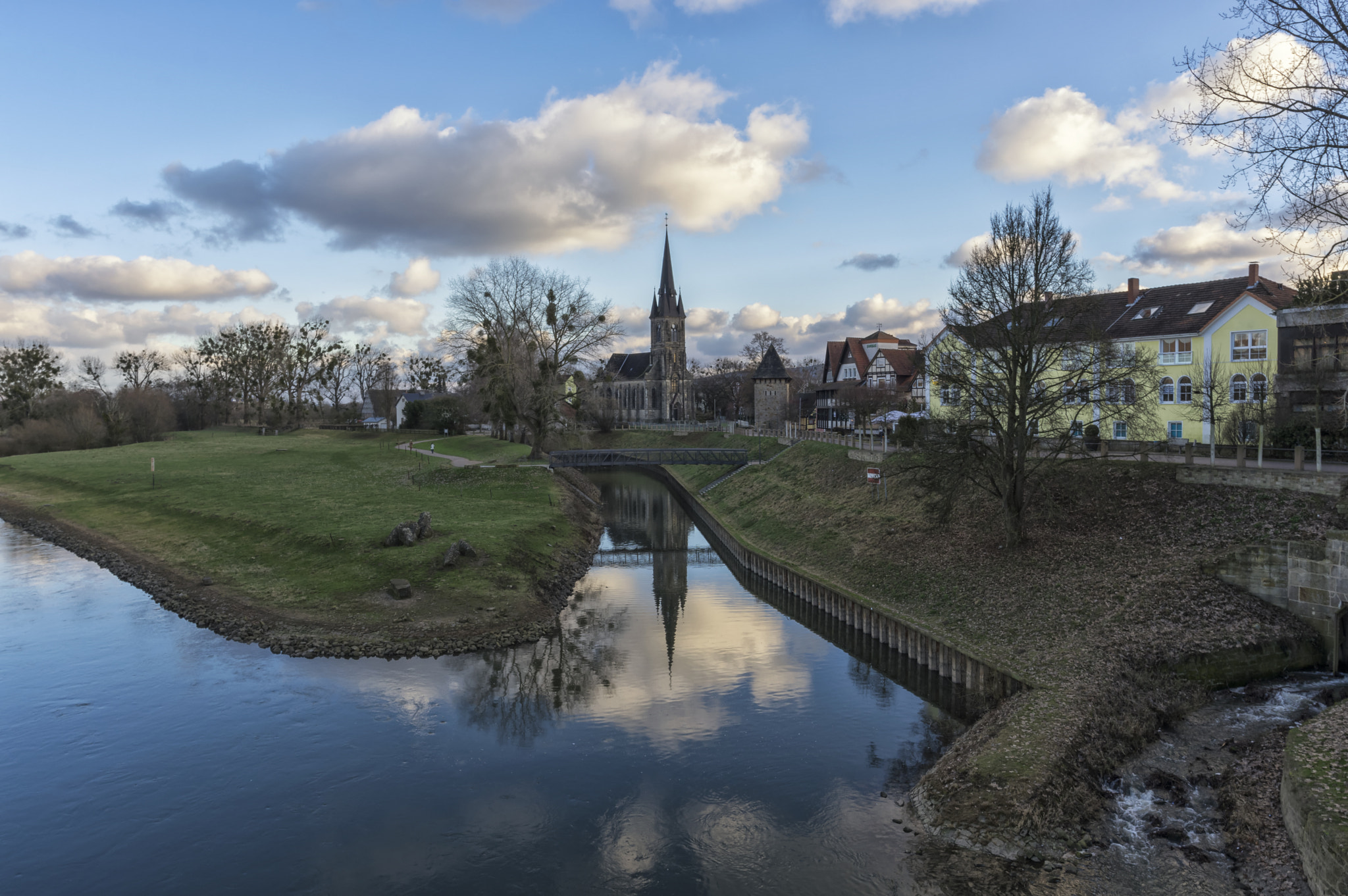 A Series Lens sample photo. City reflections photography