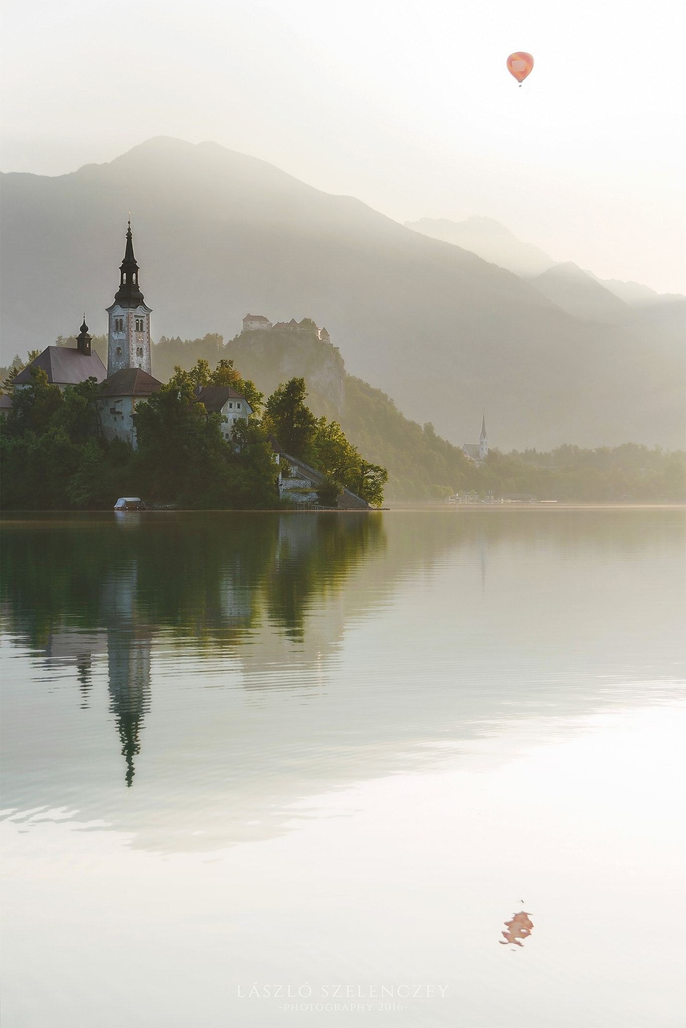 Pentax K-30 + Sigma 17-50mm F2.8 EX DC HSM sample photo. Air balloon over lake bled photography