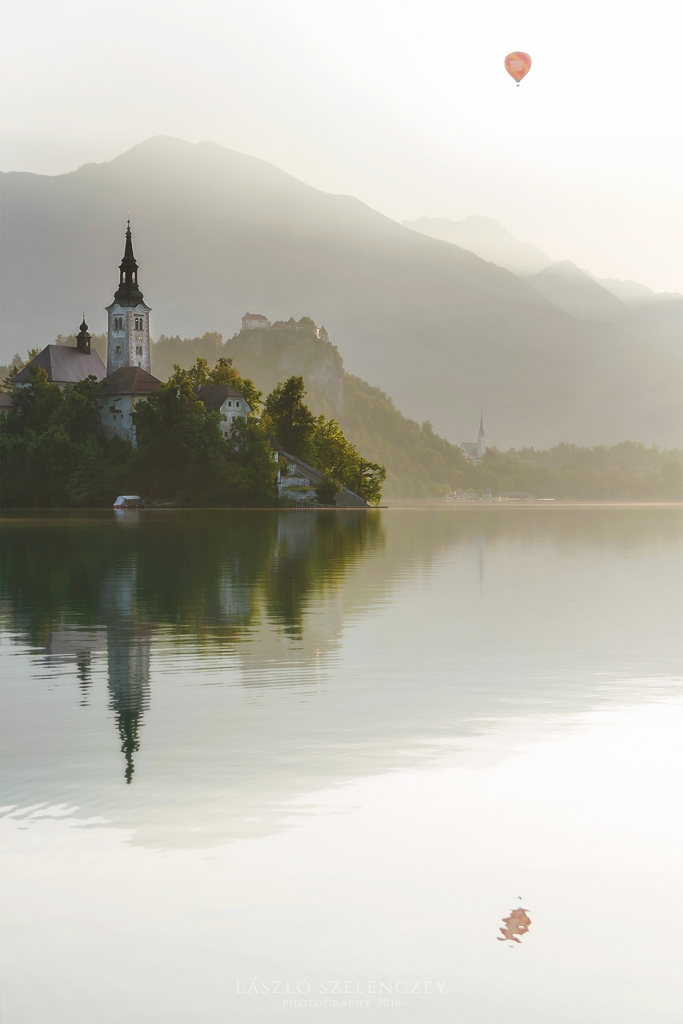 Sigma 17-50mm F2.8 EX DC HSM sample photo. Air balloon over lake bled photography