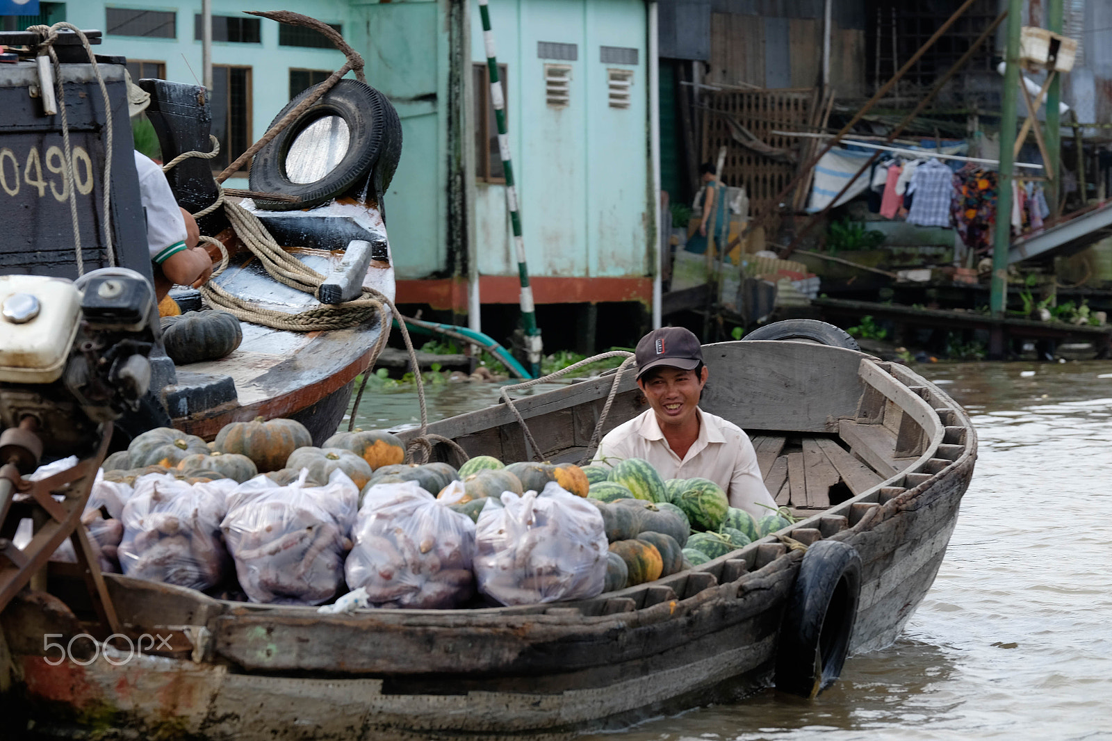 Fujifilm X-T1 sample photo. Floating market at can tho photography