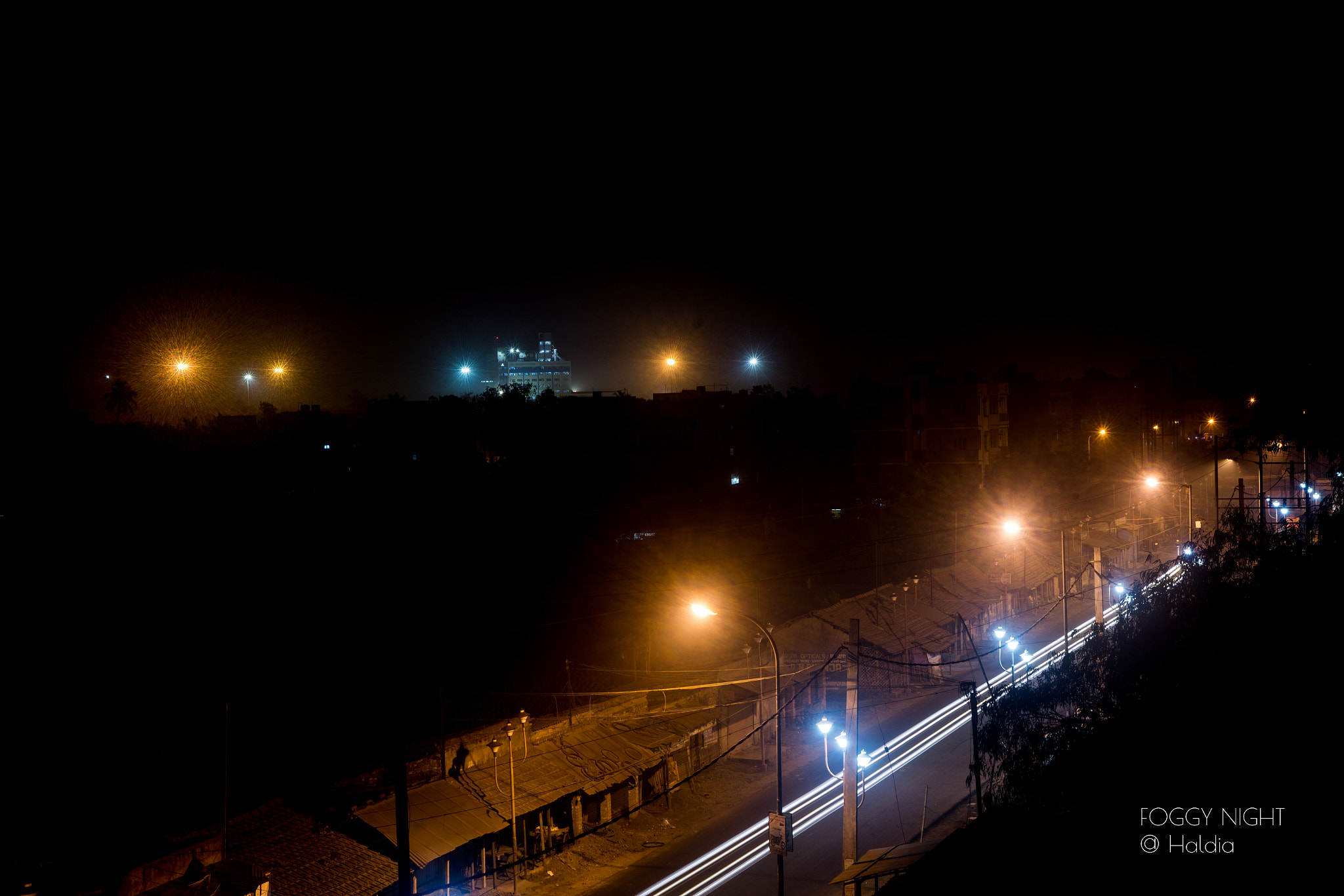 AF Zoom-Nikkor 24-120mm f/3.5-5.6D IF sample photo. Fog photography