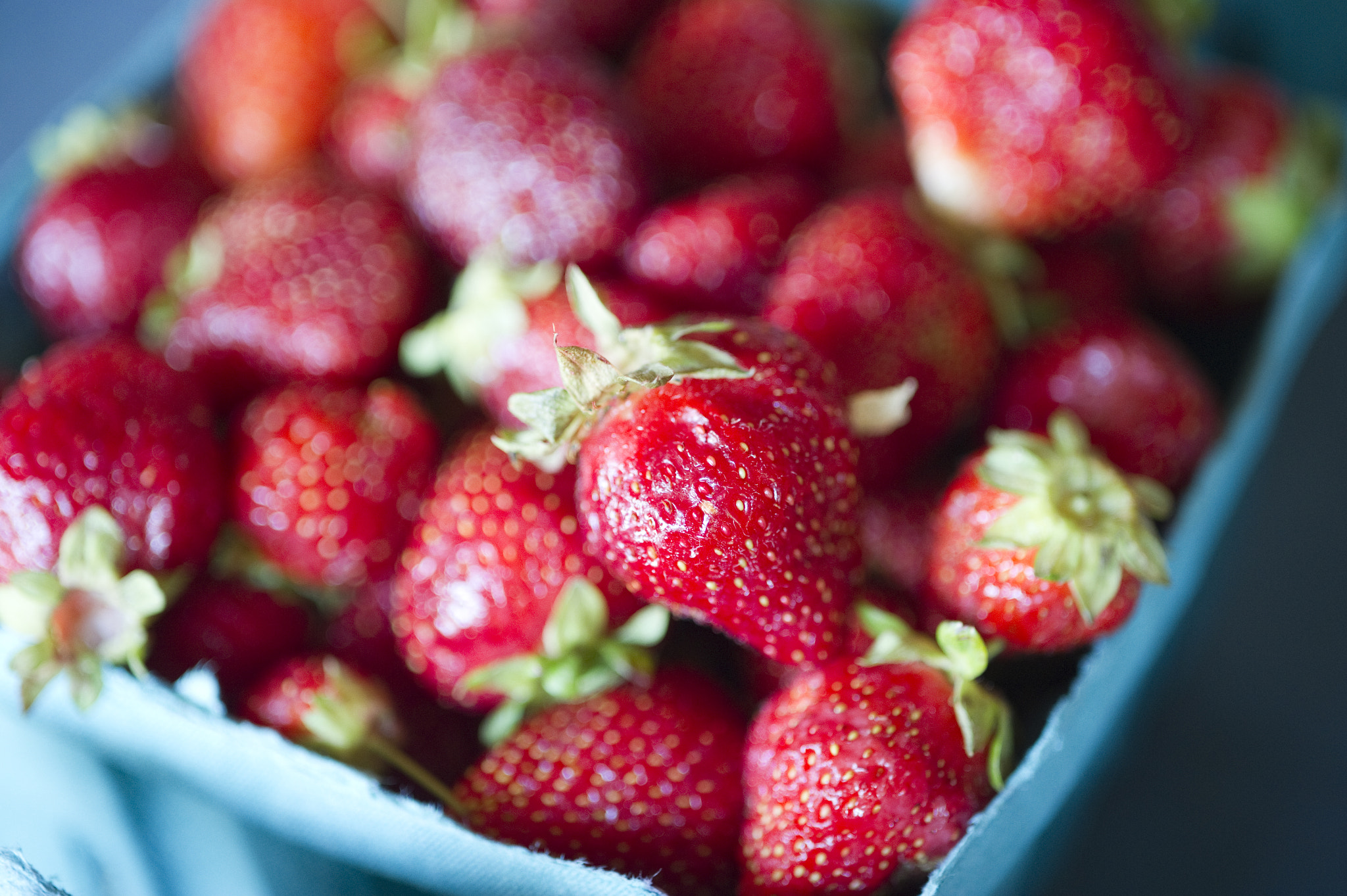Nikon D3S + Nikon AF-S Micro-Nikkor 105mm F2.8G IF-ED VR sample photo. Strawberries in pa photography