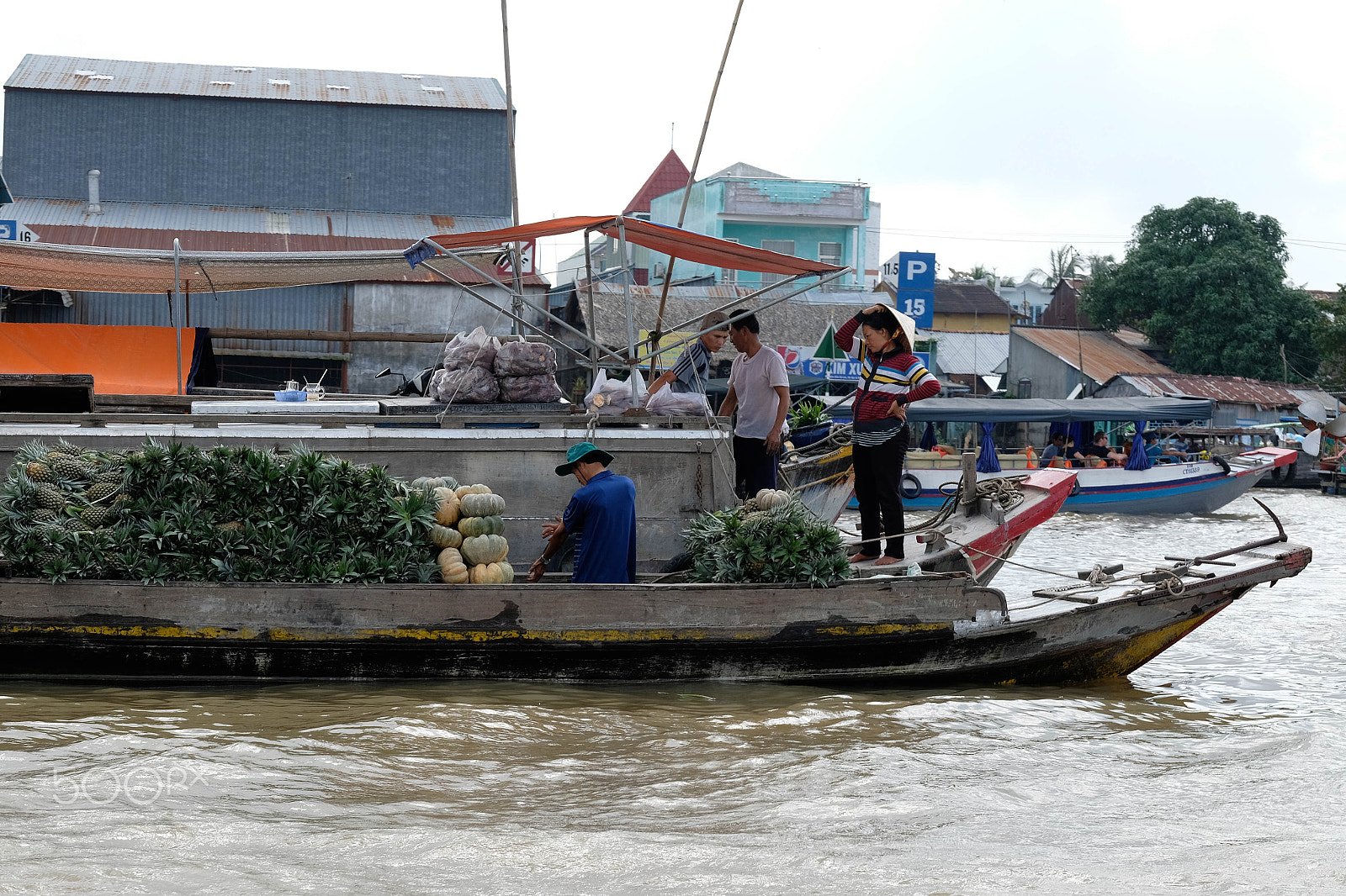 Fujifilm X-T1 sample photo. Pineapple sellers photography