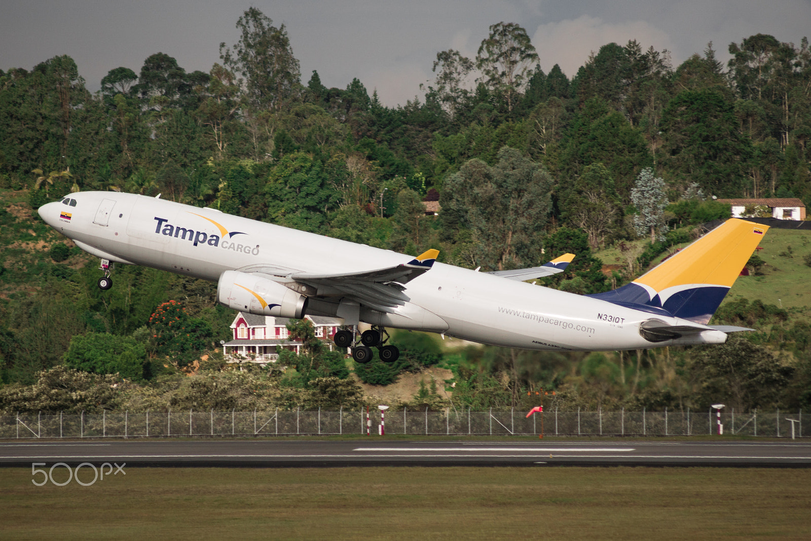 Sony 75-300mm F4.5-5.6 sample photo. Airbus 330 freighter departing photography