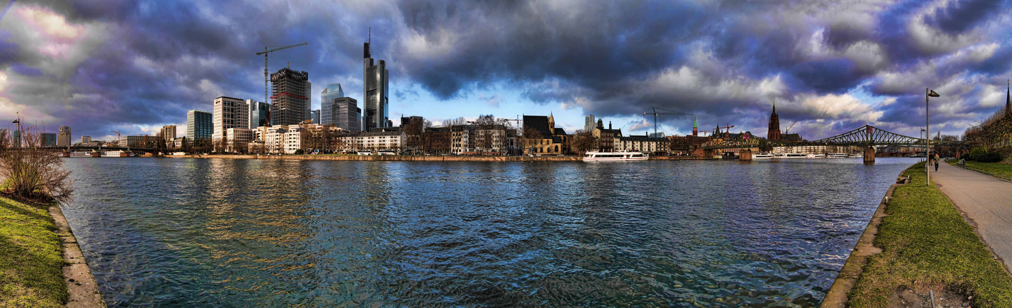 Panasonic Lumix DMC-GX7 sample photo. Frankfurt skyline photography