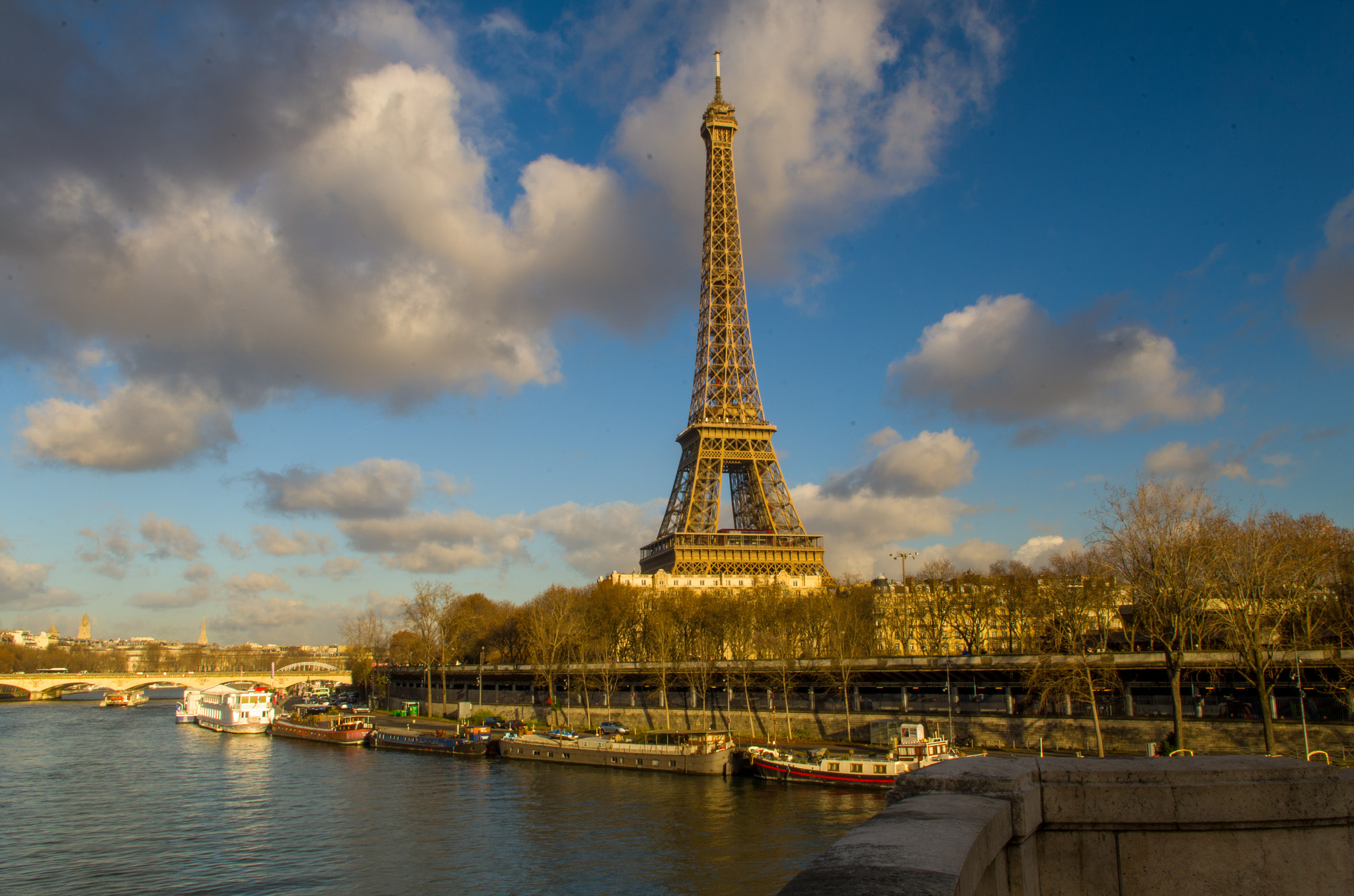 Pentax smc DA 18-55mm F3.5-5.6 AL WR sample photo. La seine et sa tour eiffel photography