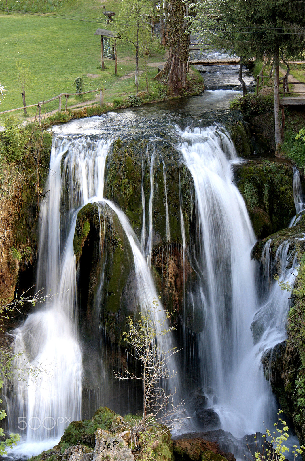 Canon EOS 1000D (EOS Digital Rebel XS / EOS Kiss F) sample photo. Waterfalls in rastoke (croatia) photography