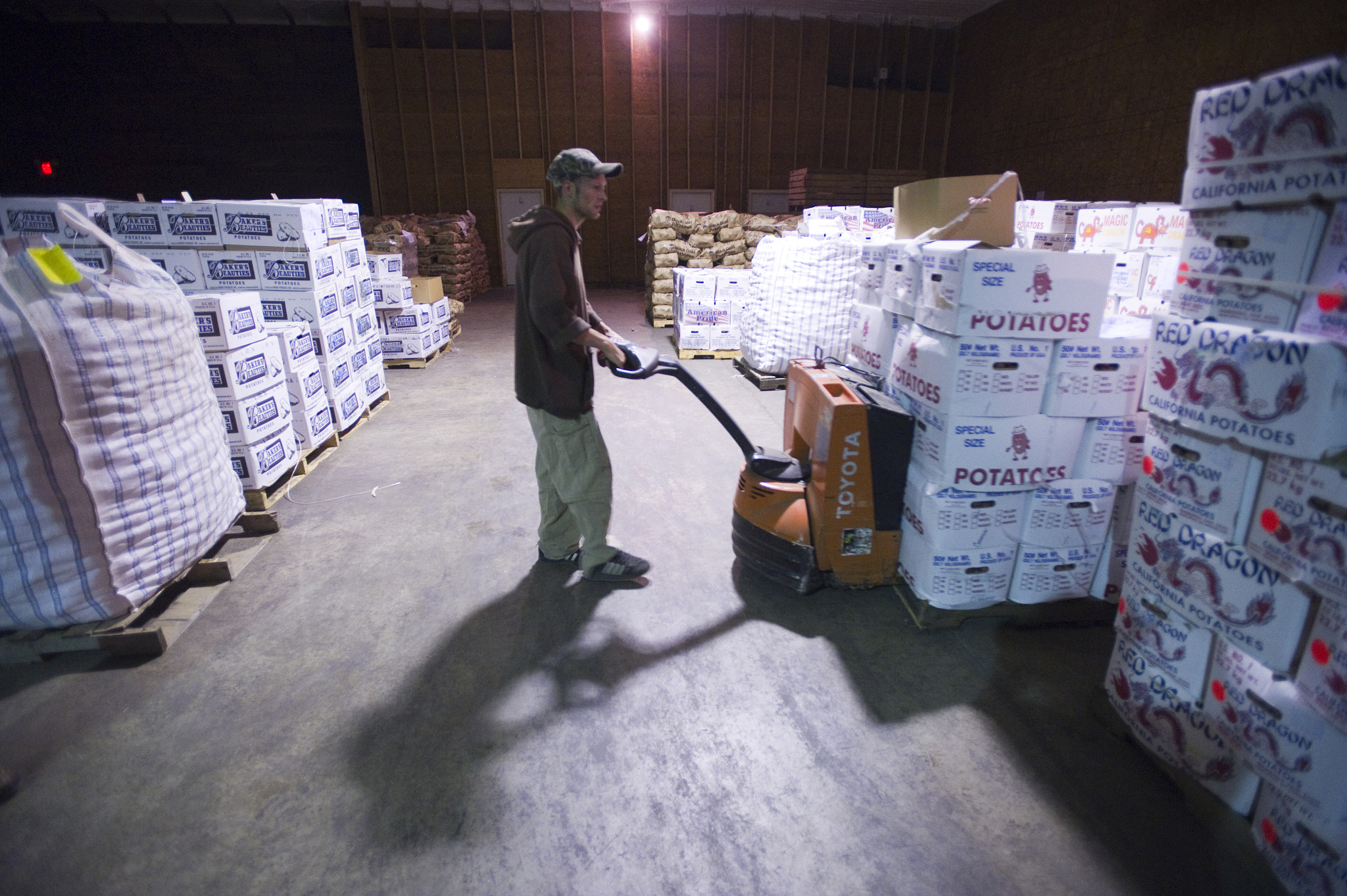 Nikon AF-S Nikkor 17-35mm F2.8D ED-IF sample photo. Potatoes in boxes photography