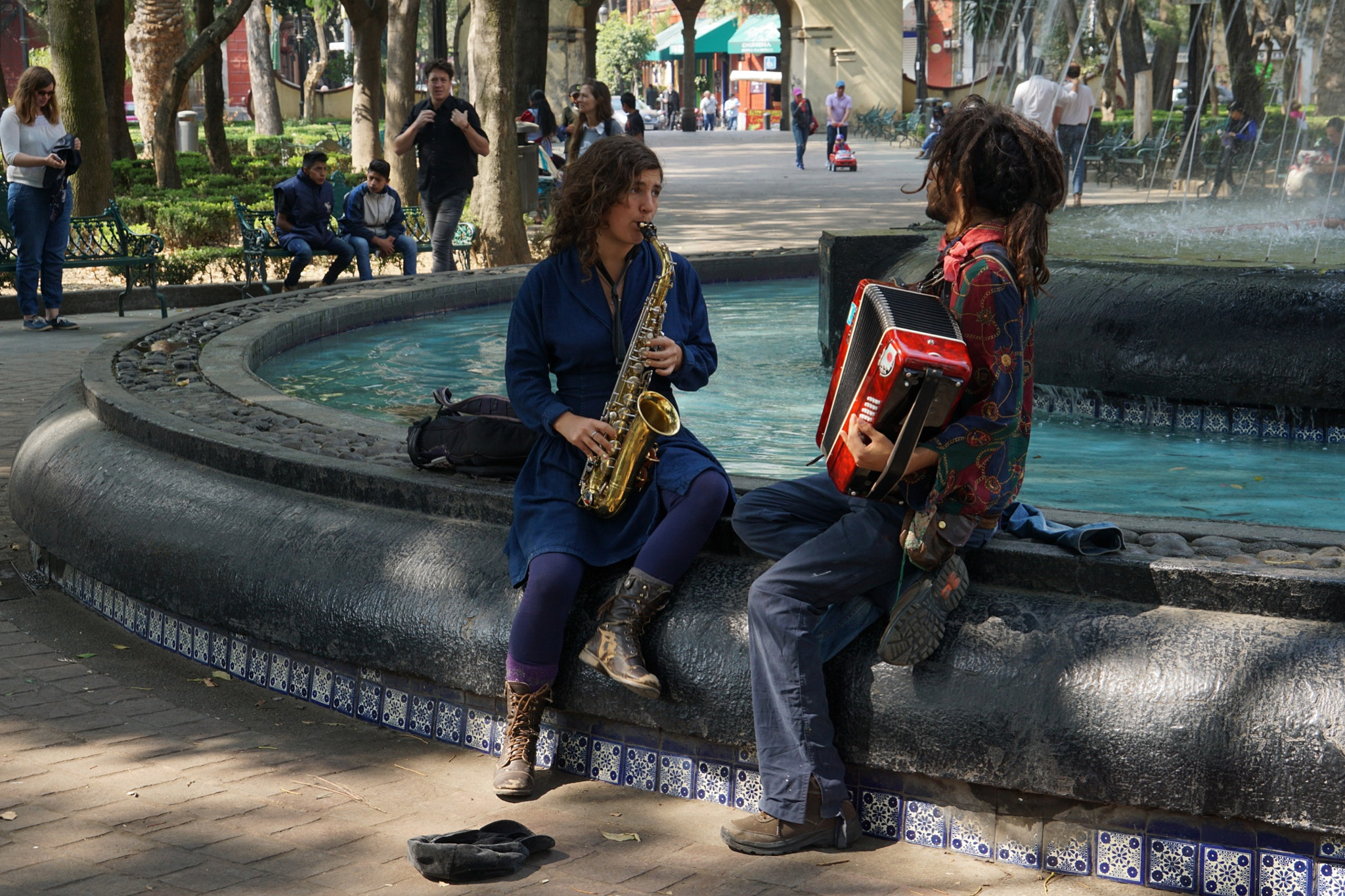 Sony a6000 + Sony E 18-55mm F3.5-5.6 OSS sample photo. Playing music at coyoacan photography