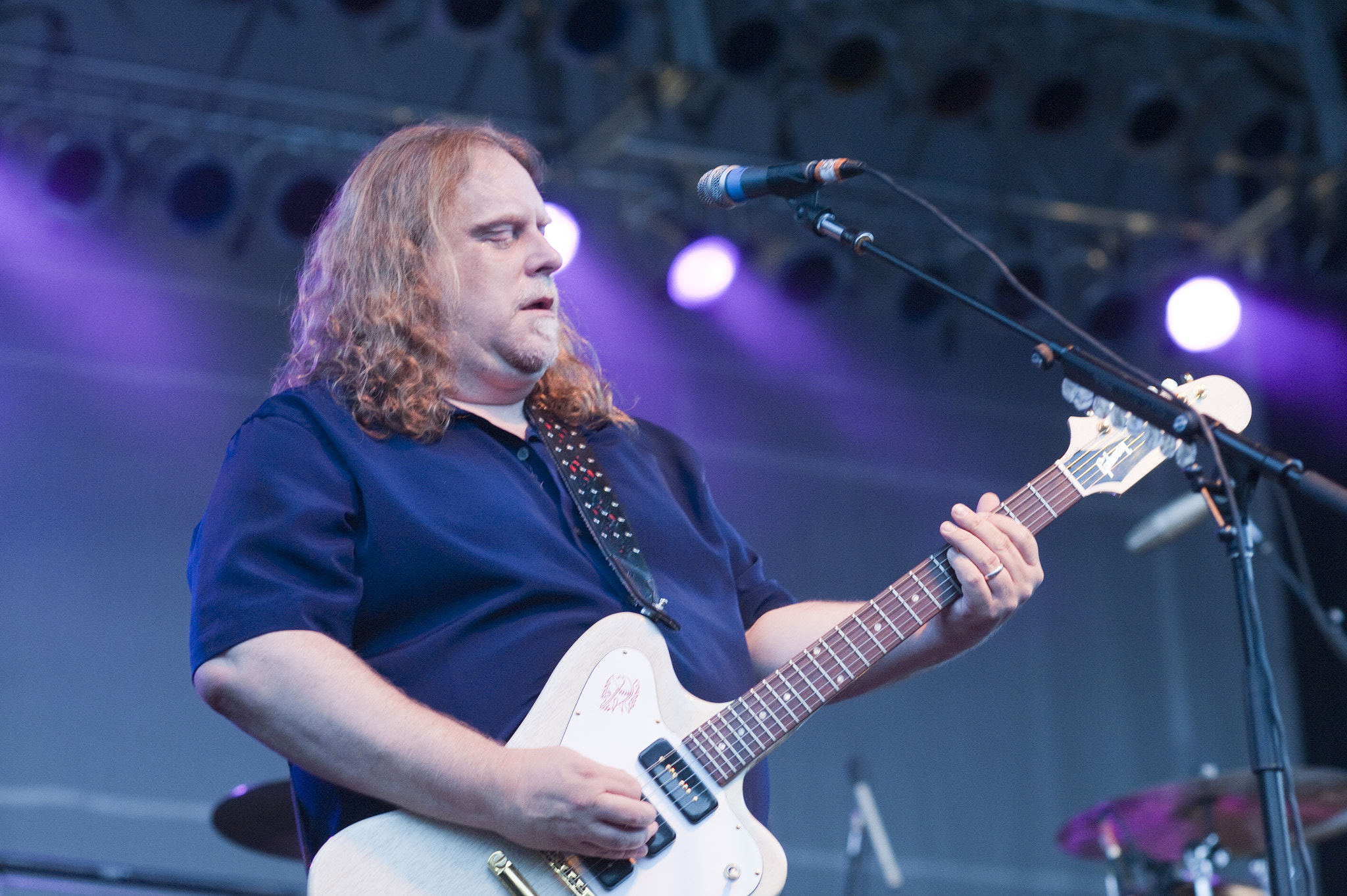 AF DC-Nikkor 135mm f/2 sample photo. Artscape arts festival, baltimore maryland 
warren haynes of government mule playing guitar on stage photography