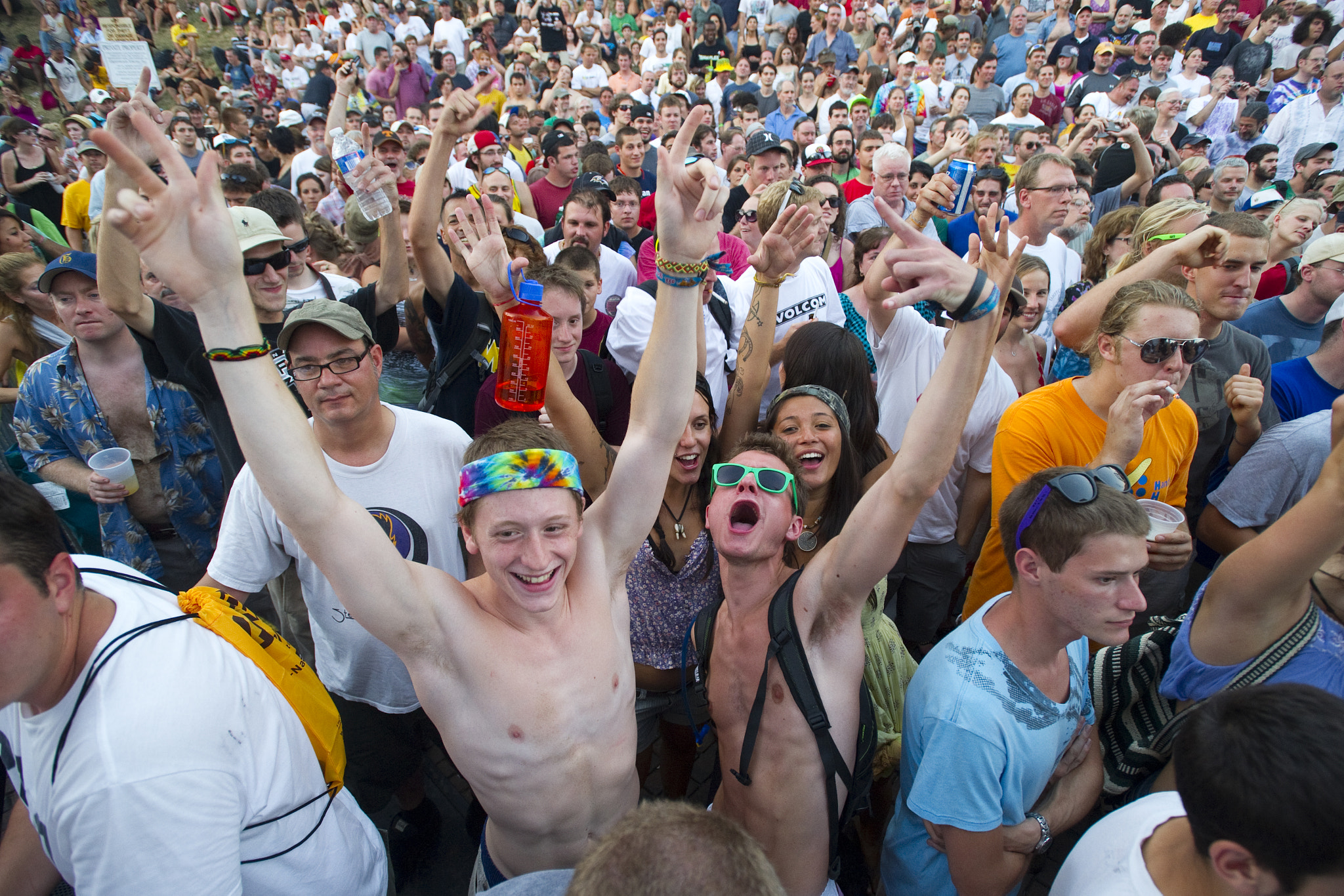Nikon AF-S Nikkor 17-35mm F2.8D ED-IF sample photo. Crowd at artscape arts festival, baltimore maryland photography