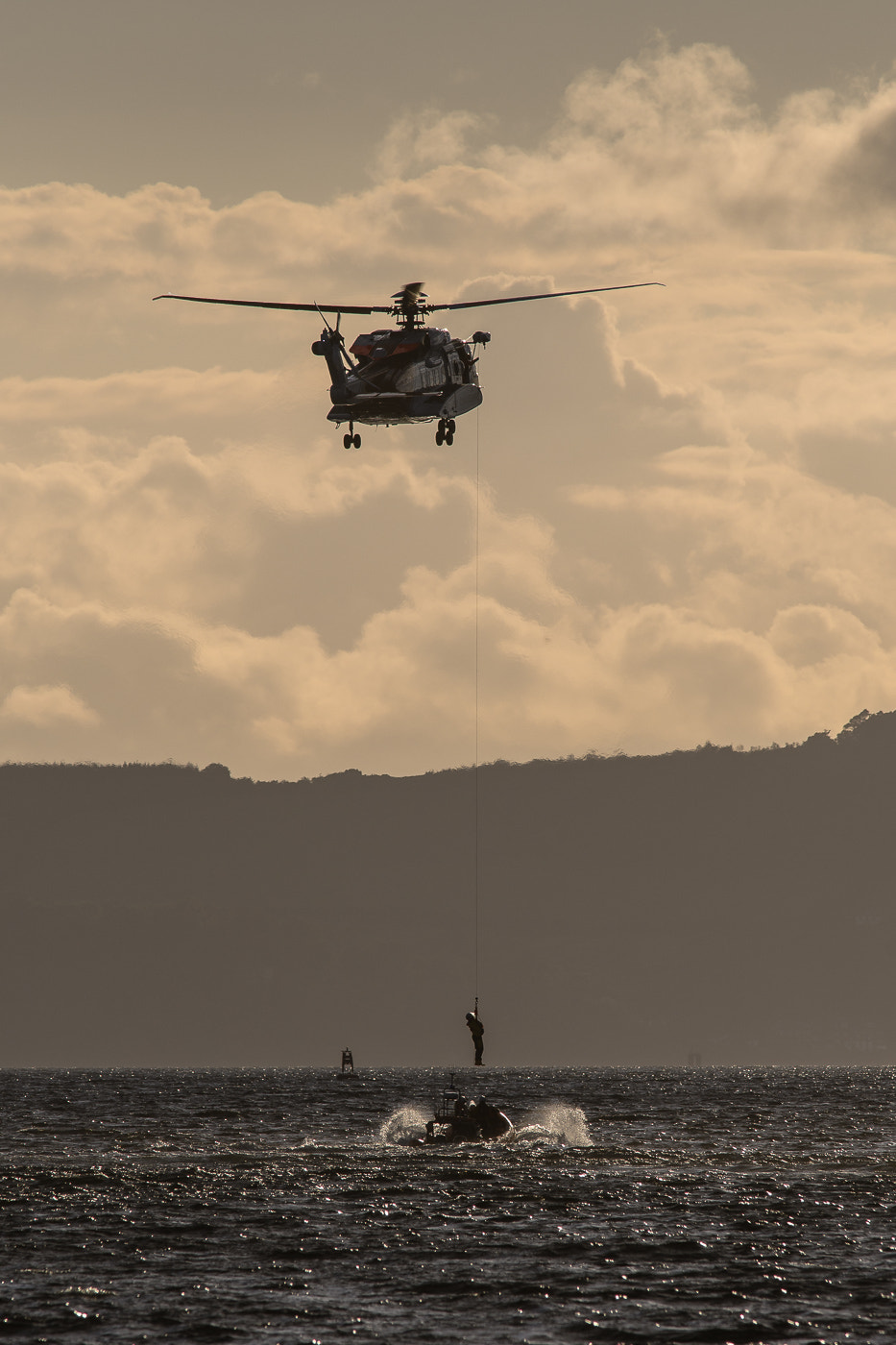 Nikon D500 + Nikon AF-S Nikkor 300mm F4D ED-IF sample photo. Largs rnli exercise photography