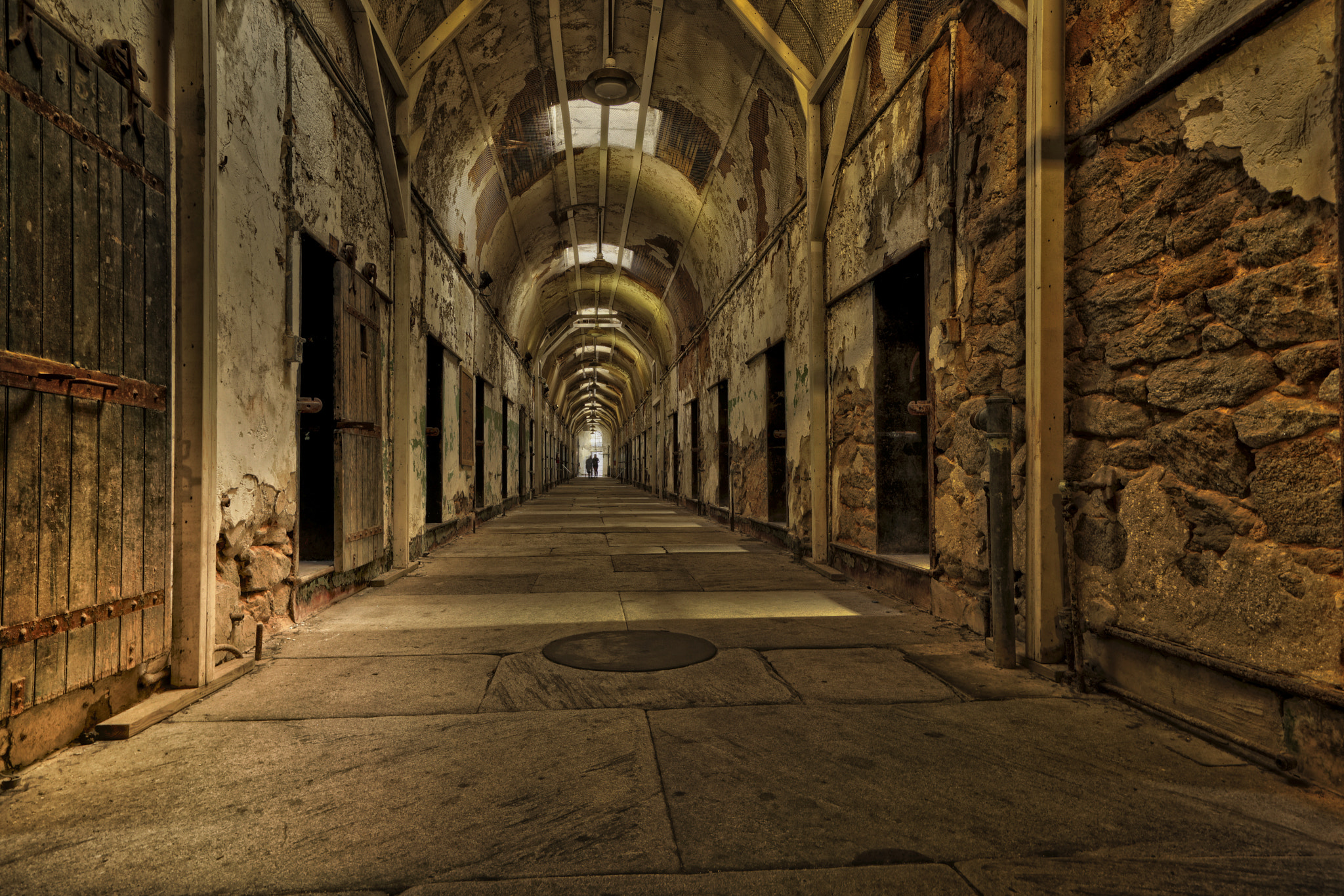Sony a7R II + Sony Vario-Tessar T* FE 16-35mm F4 ZA OSS sample photo. Cell block photography