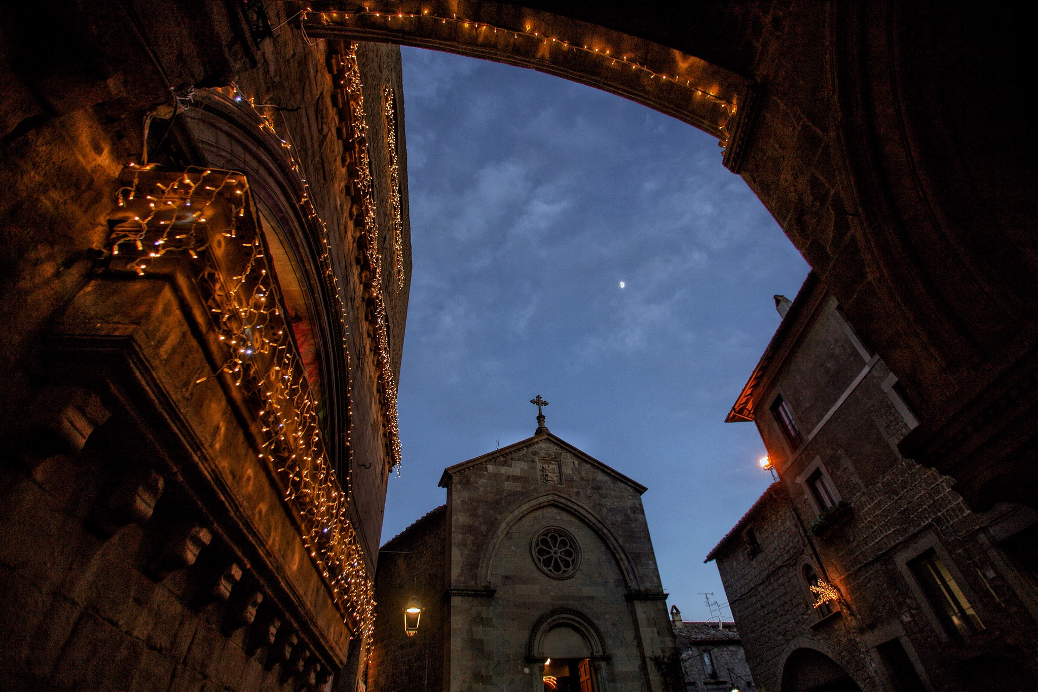 Canon EOS 6D + Canon EF 17-35mm f/2.8L sample photo. Piazza san pellegrino,viterbo. photography