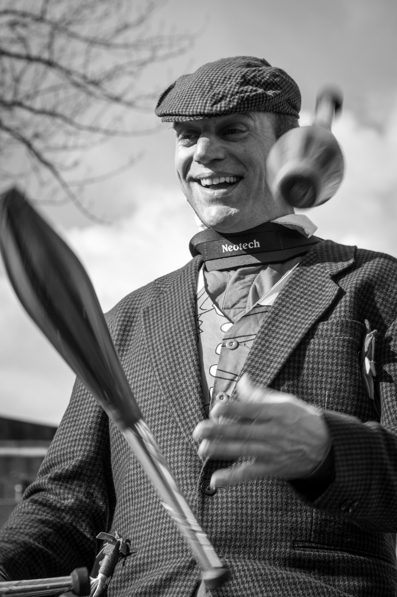Canon EF 70-300mm F4-5.6 IS USM sample photo. The happy juggler photography