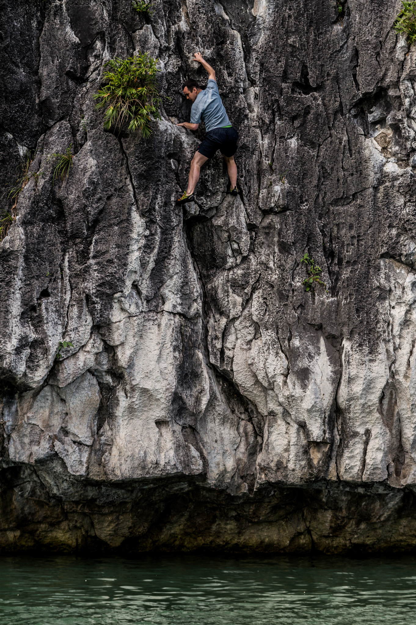 Nikon D3200 sample photo. Don't look down photography