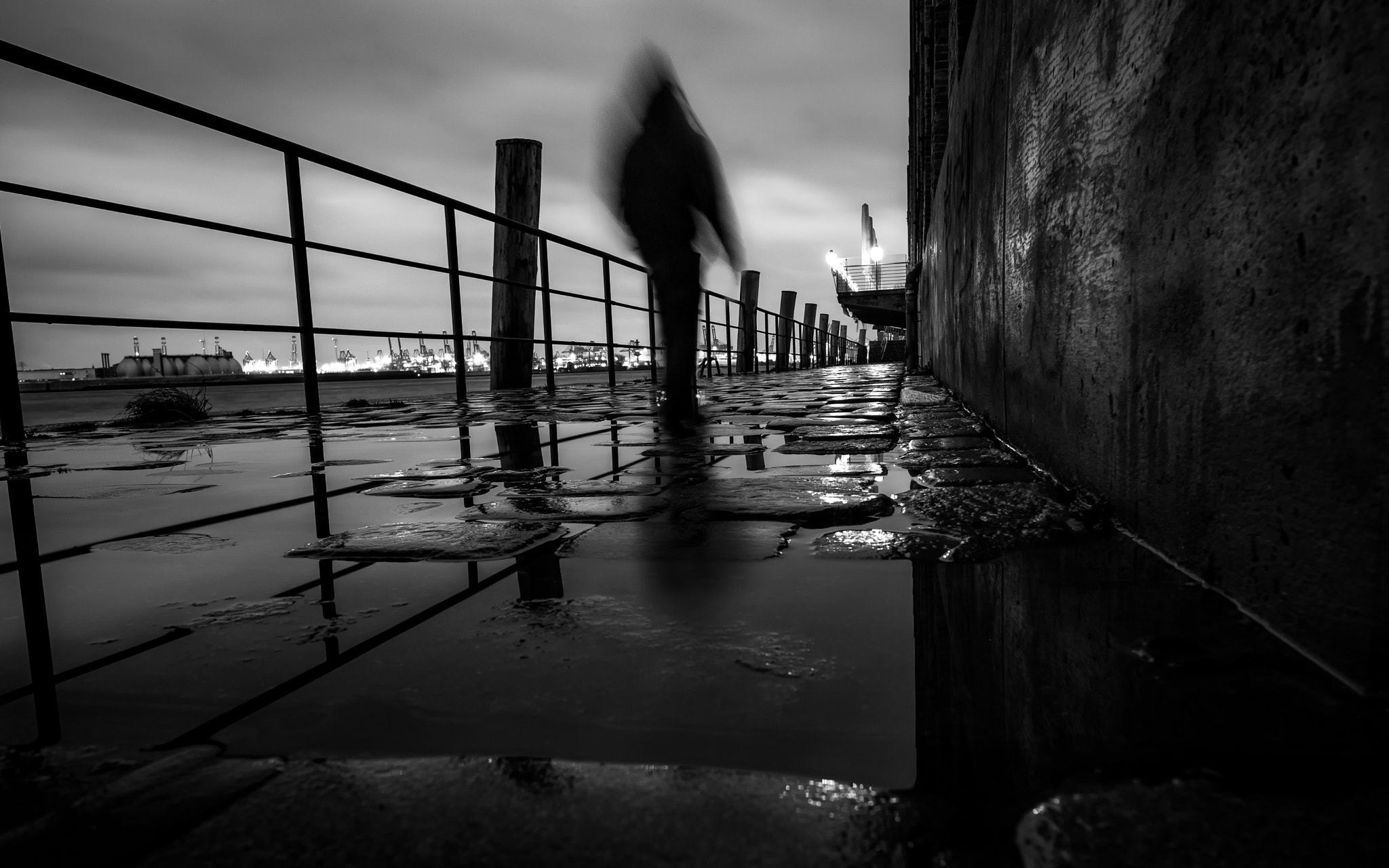 Fujifilm X-T2 + Fujifilm XF 14mm F2.8 R sample photo. Walk in the dawn photography
