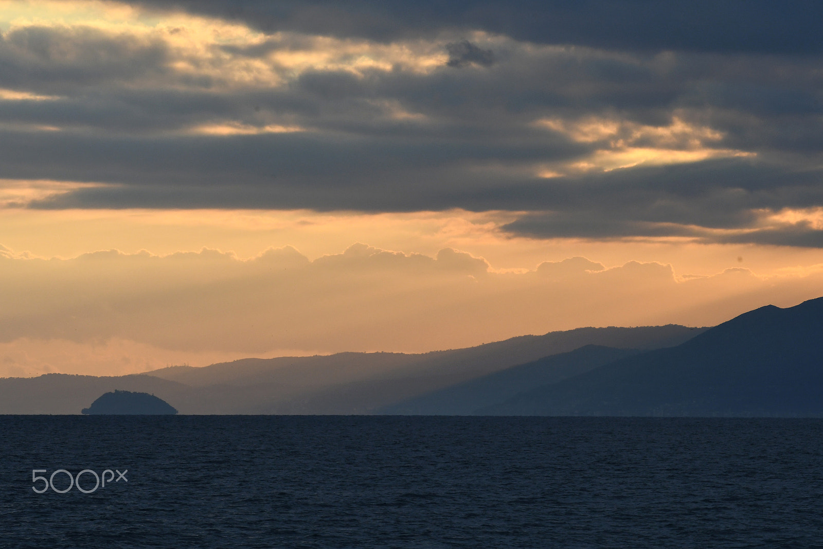 Nikon AF-S Nikkor 70-200mm F4G ED VR sample photo. Winter sunset in varigotti photography