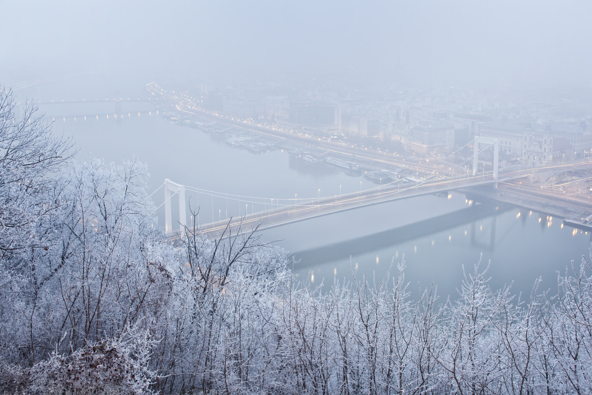 Canon EF 28-105mm f/3.5-4.5 USM sample photo. Elizabeth bridge photography