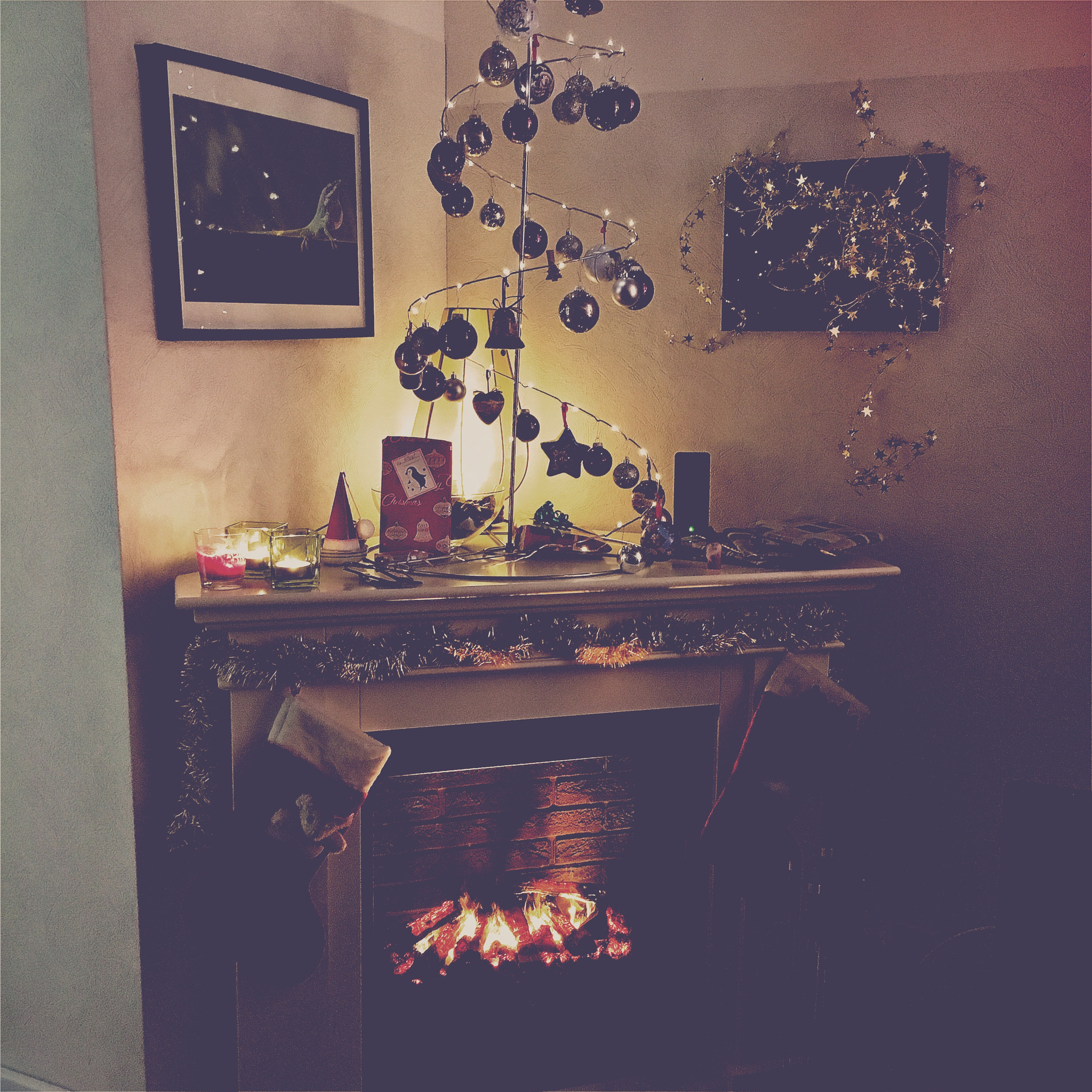 Hipstamatic 322 sample photo. Christmas at home photography