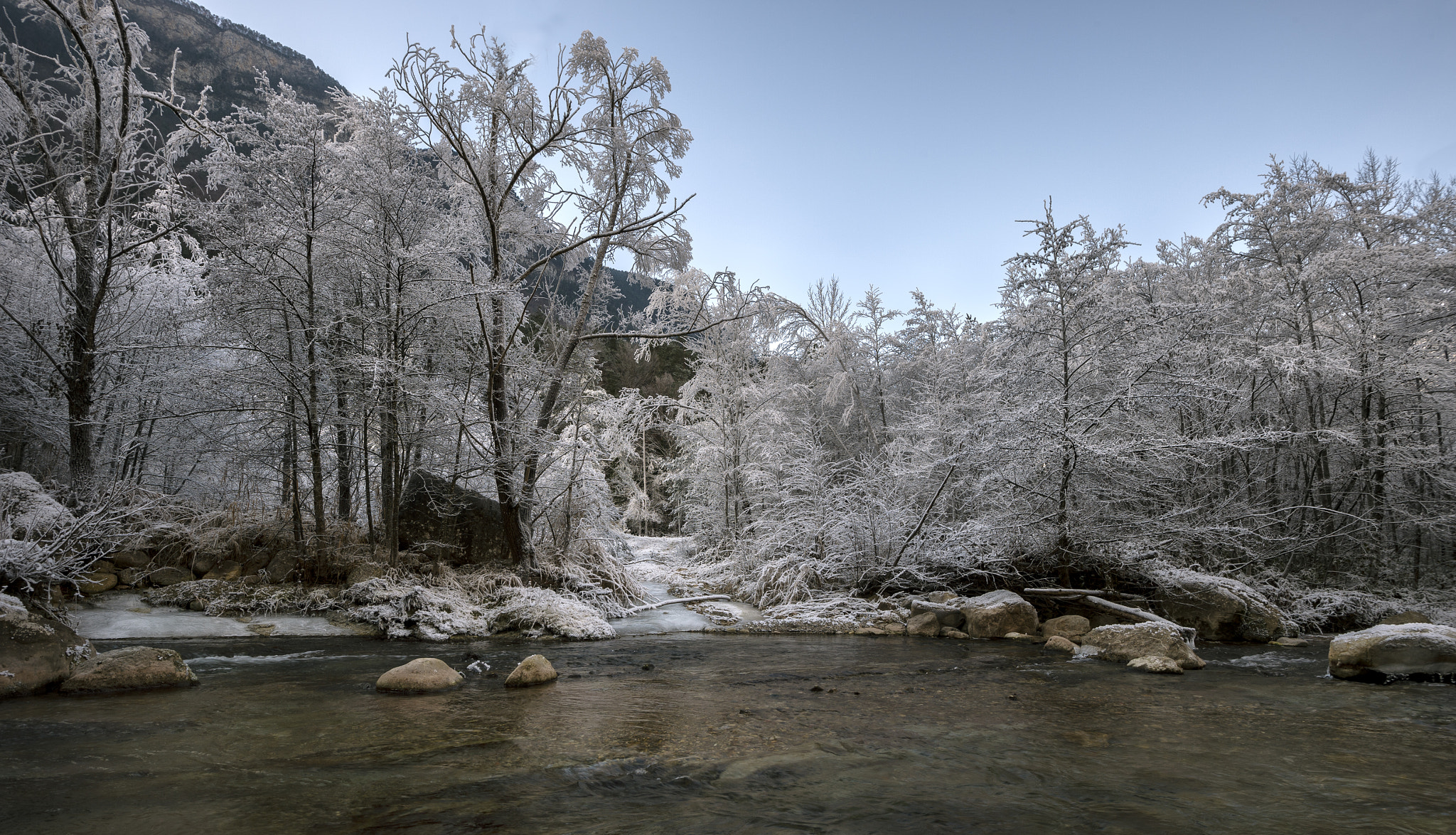 Nikon AF-S Nikkor 16-35mm F4G ED VR sample photo. Frost... photography
