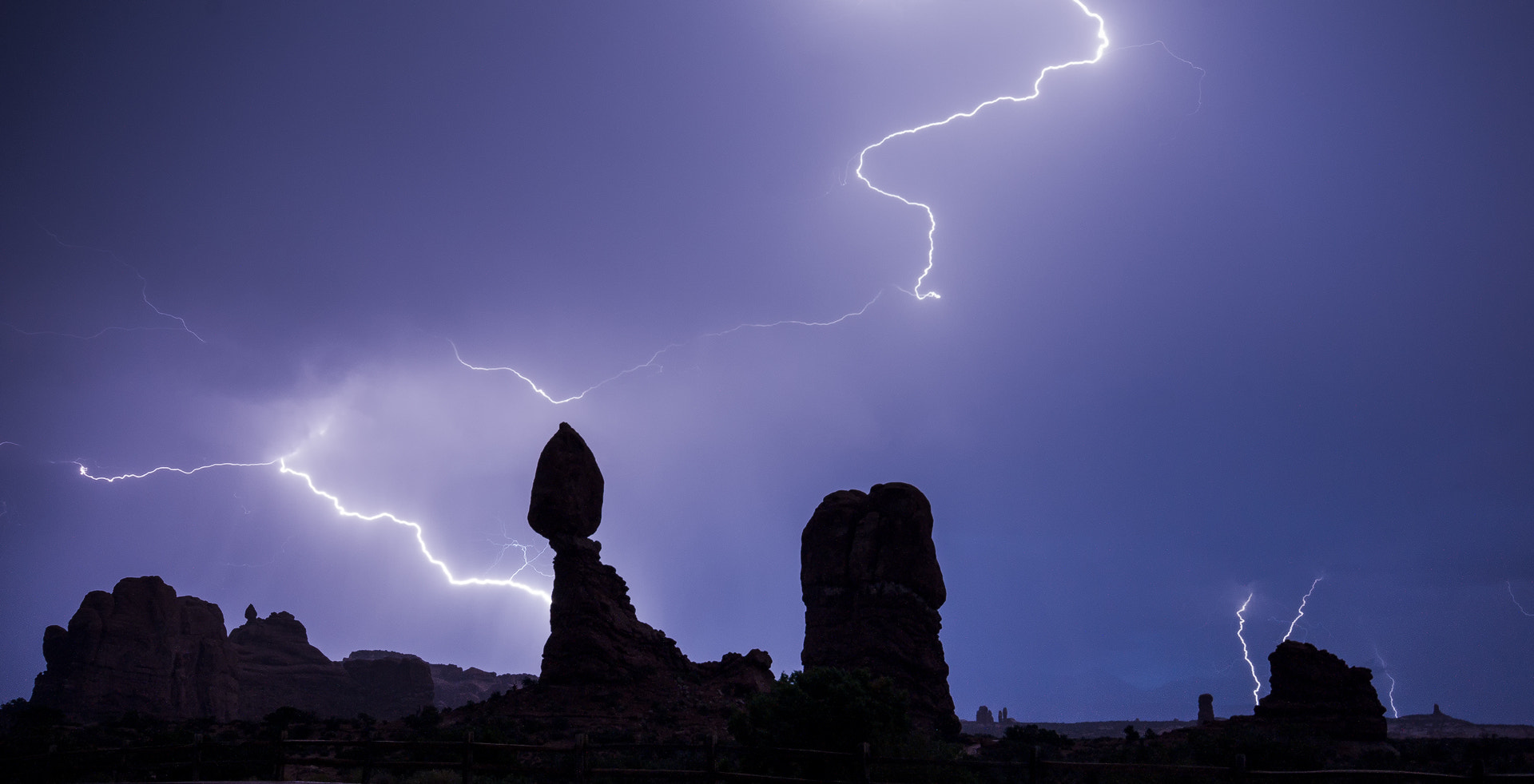 Sony Alpha DSLR-A700 sample photo. Balanced rock lightning photography