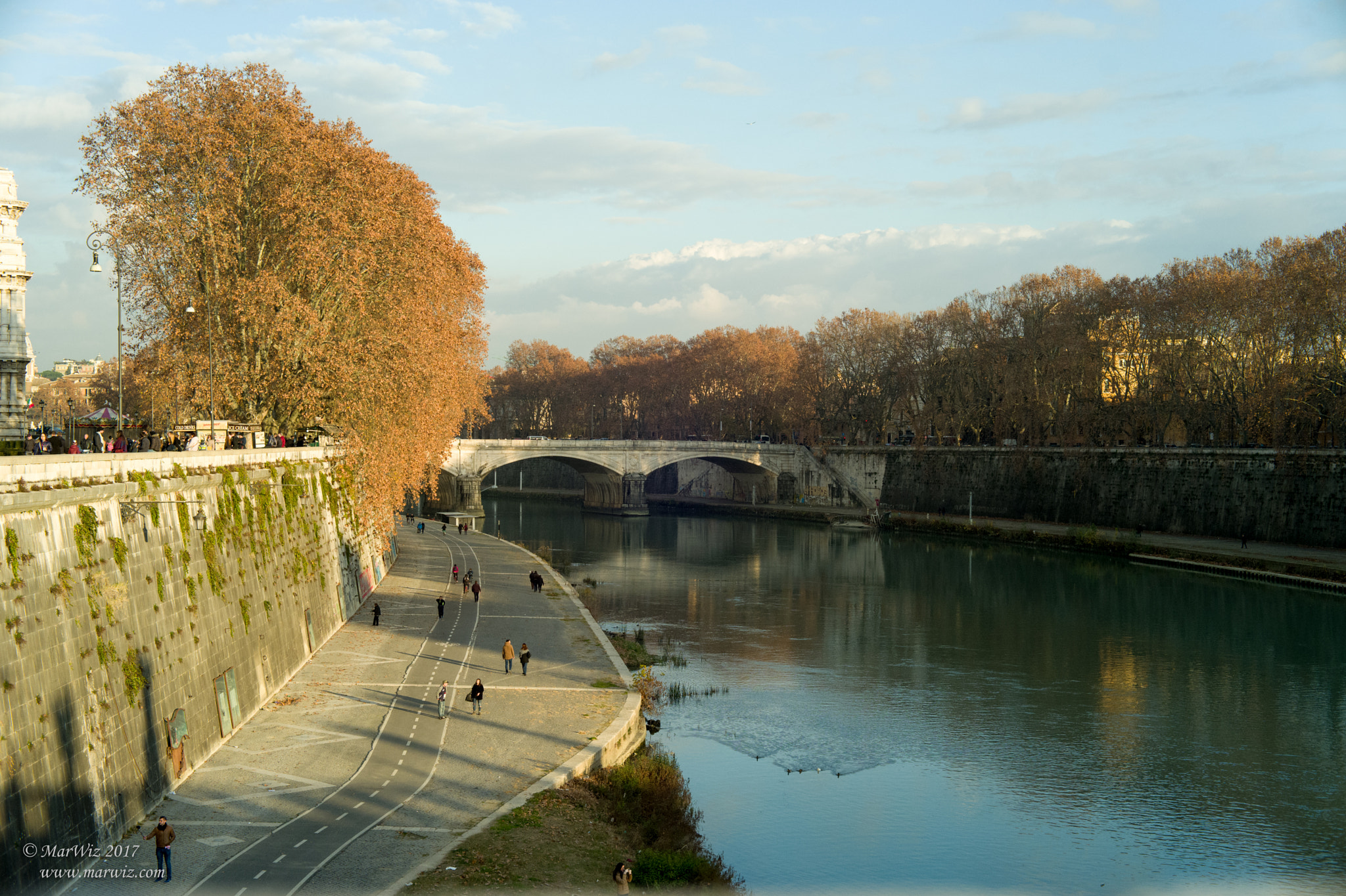 Noctilux-M 1:1/50 sample photo. Fiume tevere roma photography