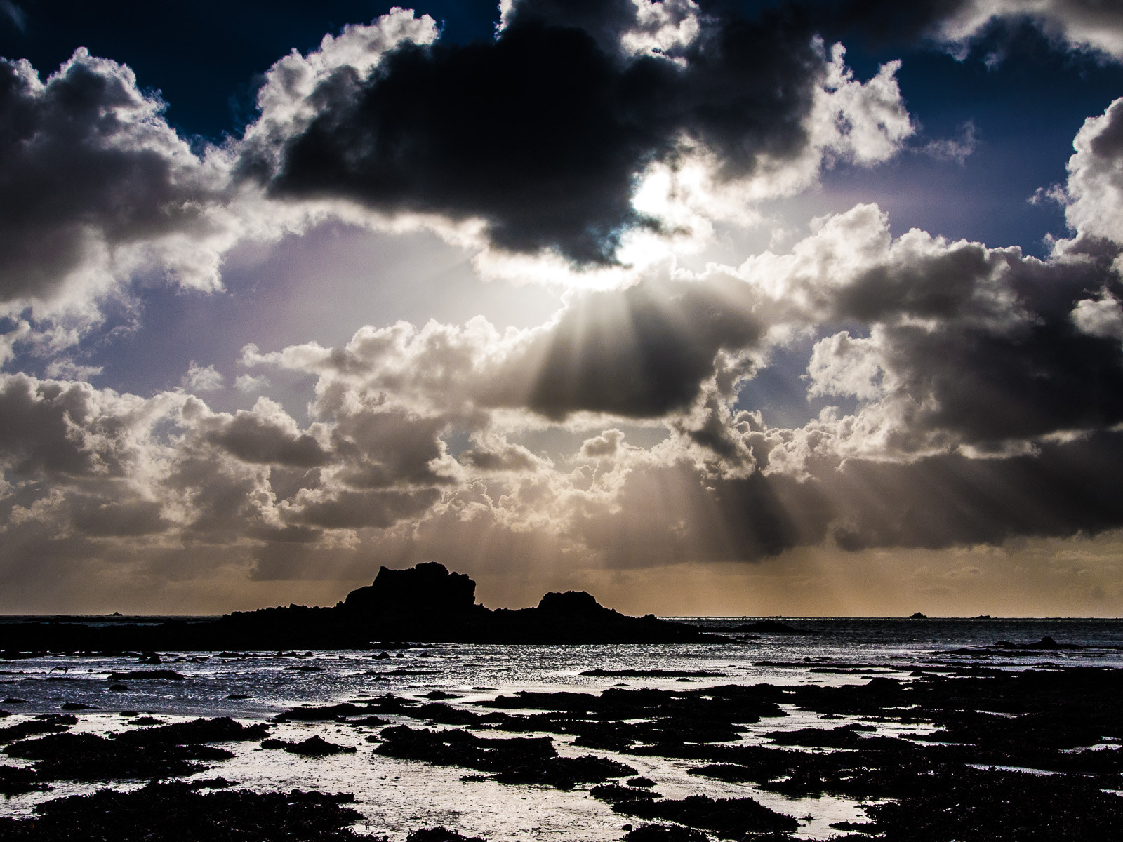 Olympus PEN E-P1 sample photo. Jersey seascape photography