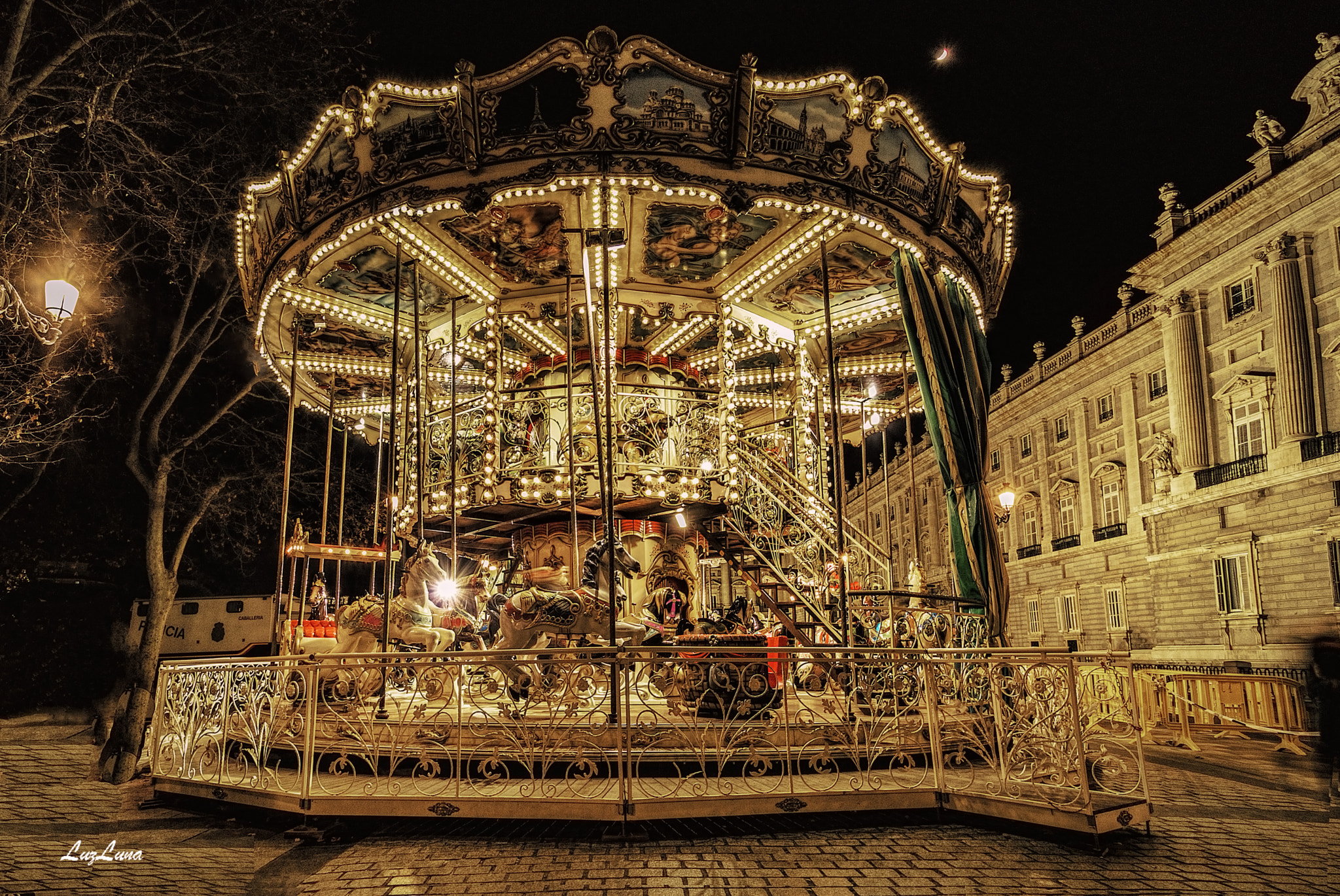 Sigma 10-20mm F3.5 EX DC HSM sample photo. Christmas carousel photography