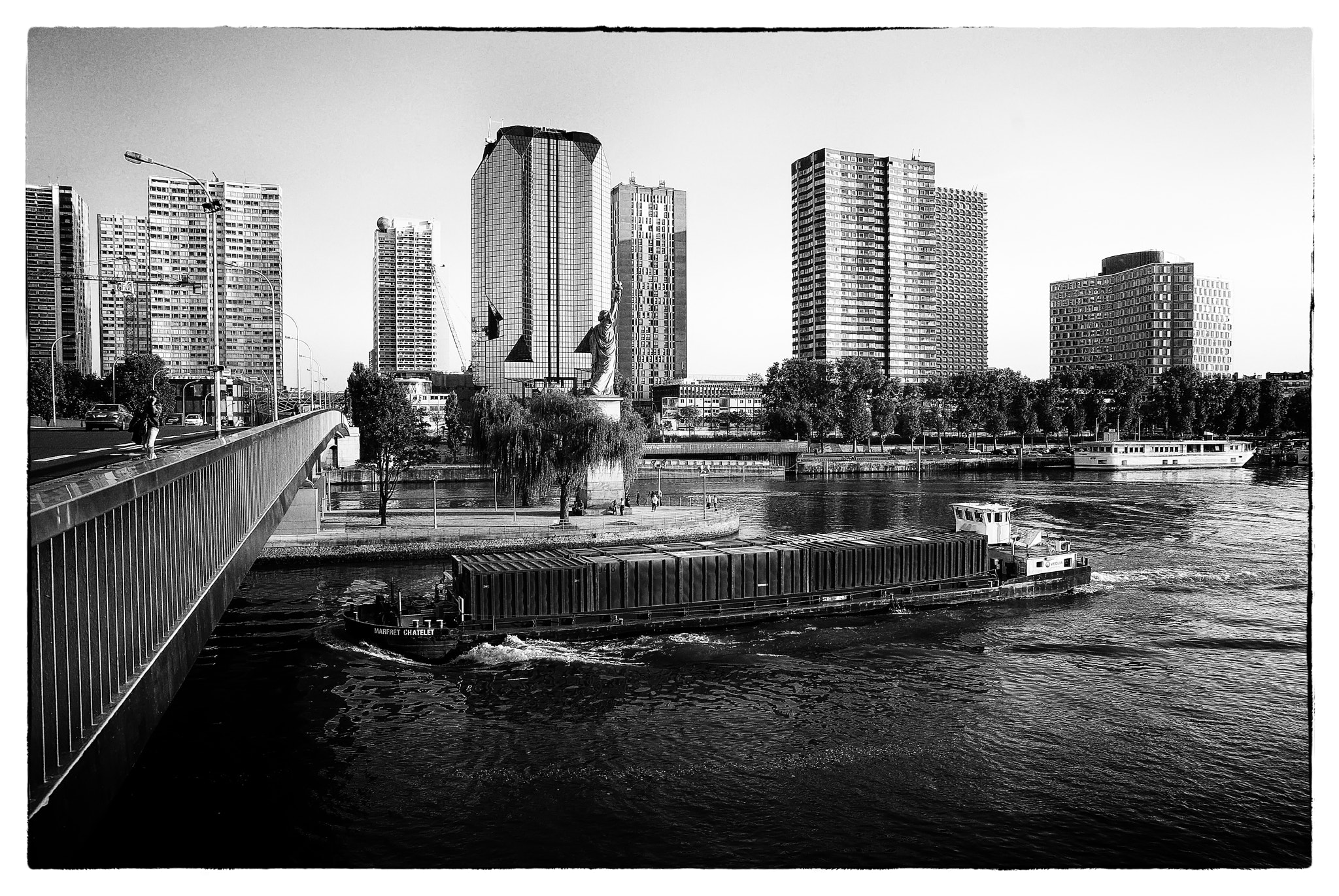 Pentax K10D sample photo. Pont de grenelle (paris) photography